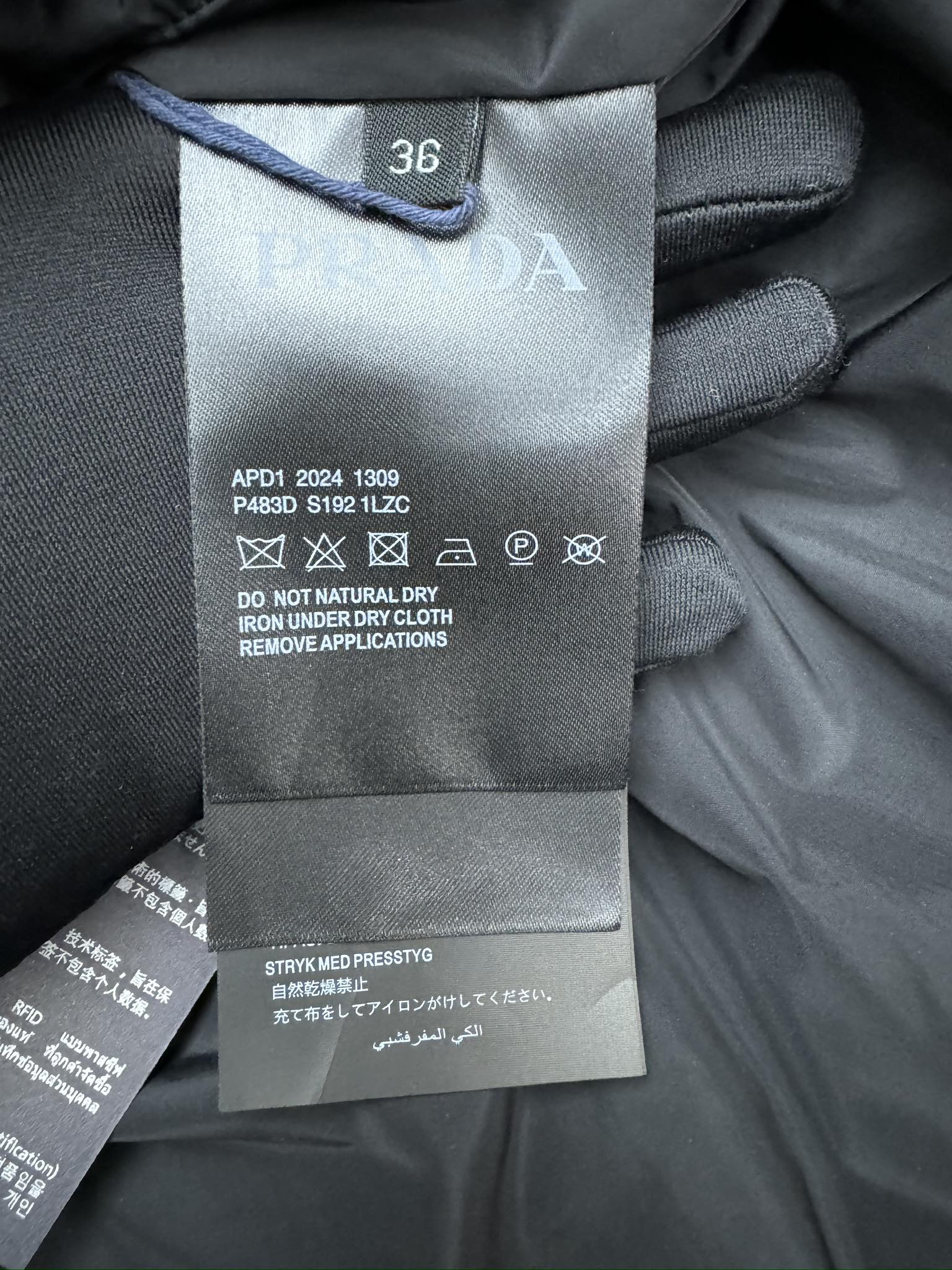 PRADA 三角标口袋棉服外套 9