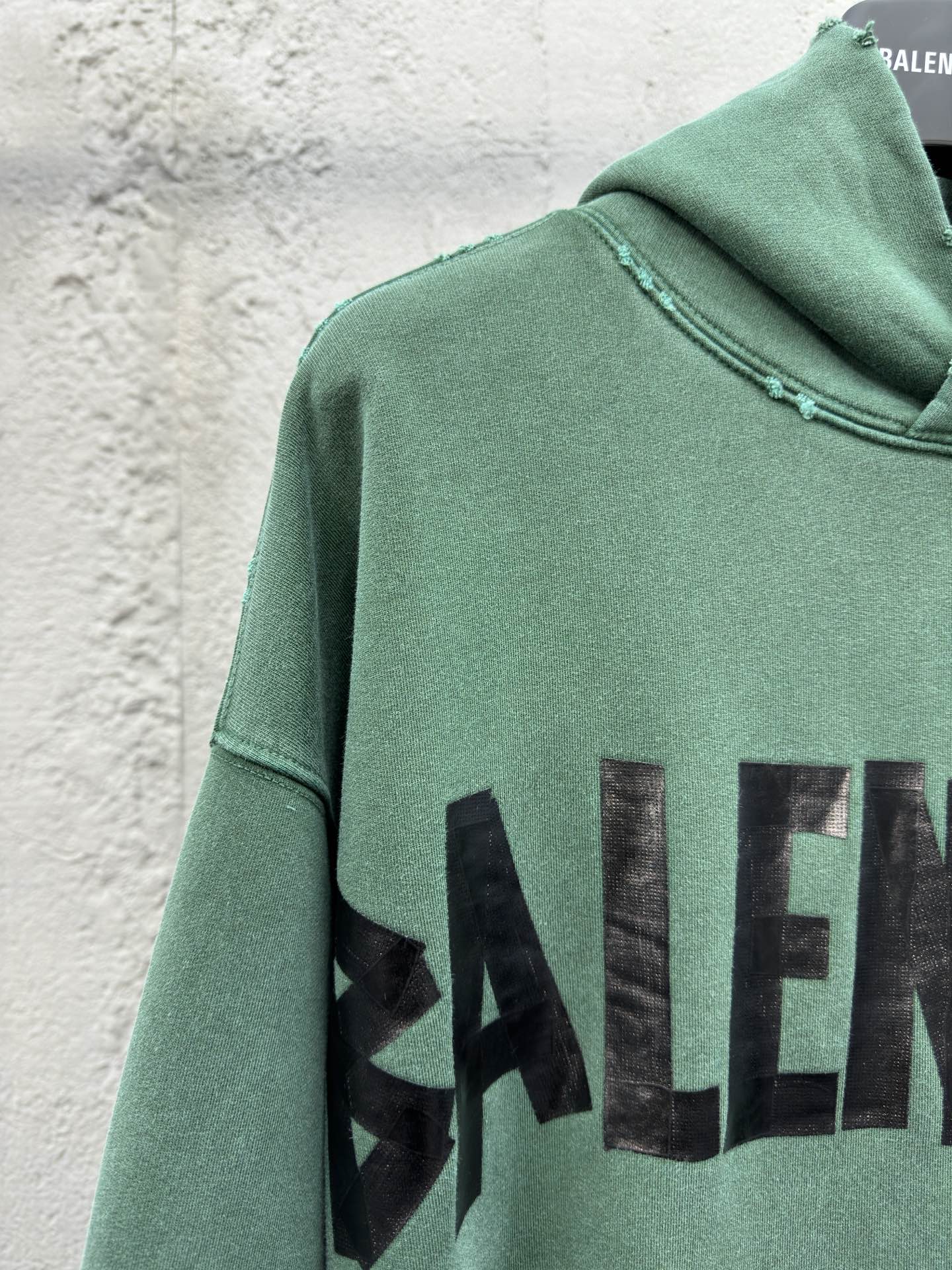 Balenciaga 美纹纸连帽卫衣 4