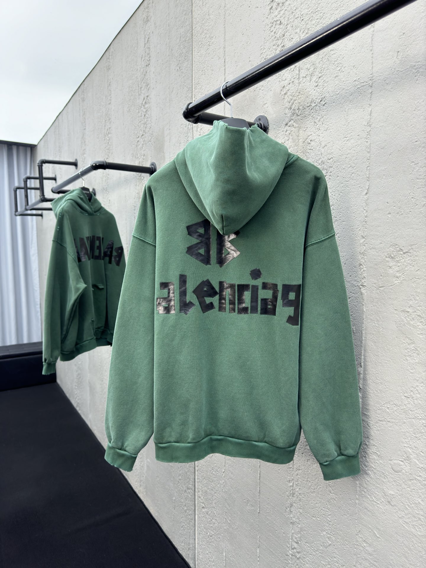 Balenciaga 美纹纸连帽卫衣 2