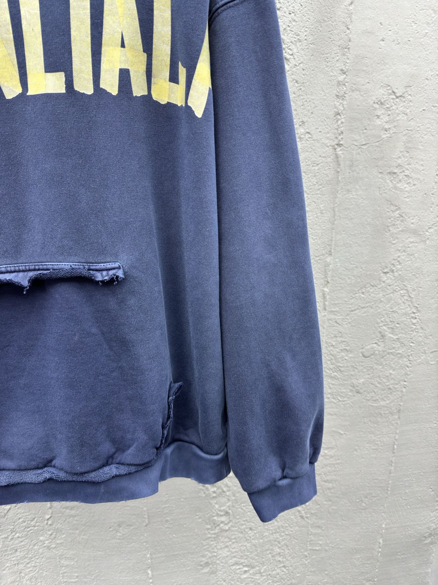 Balenciaga 美纹纸连帽卫衣 7