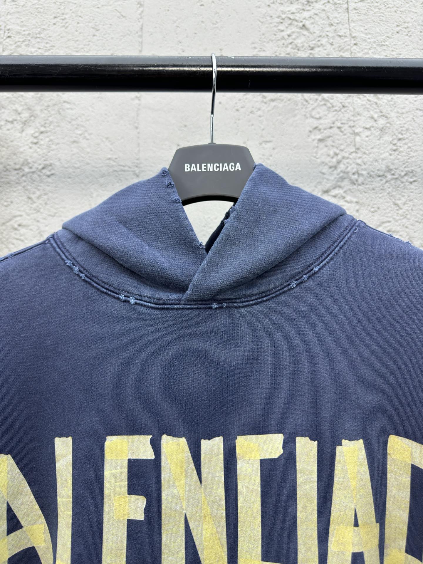 Balenciaga 美纹纸连帽卫衣 3