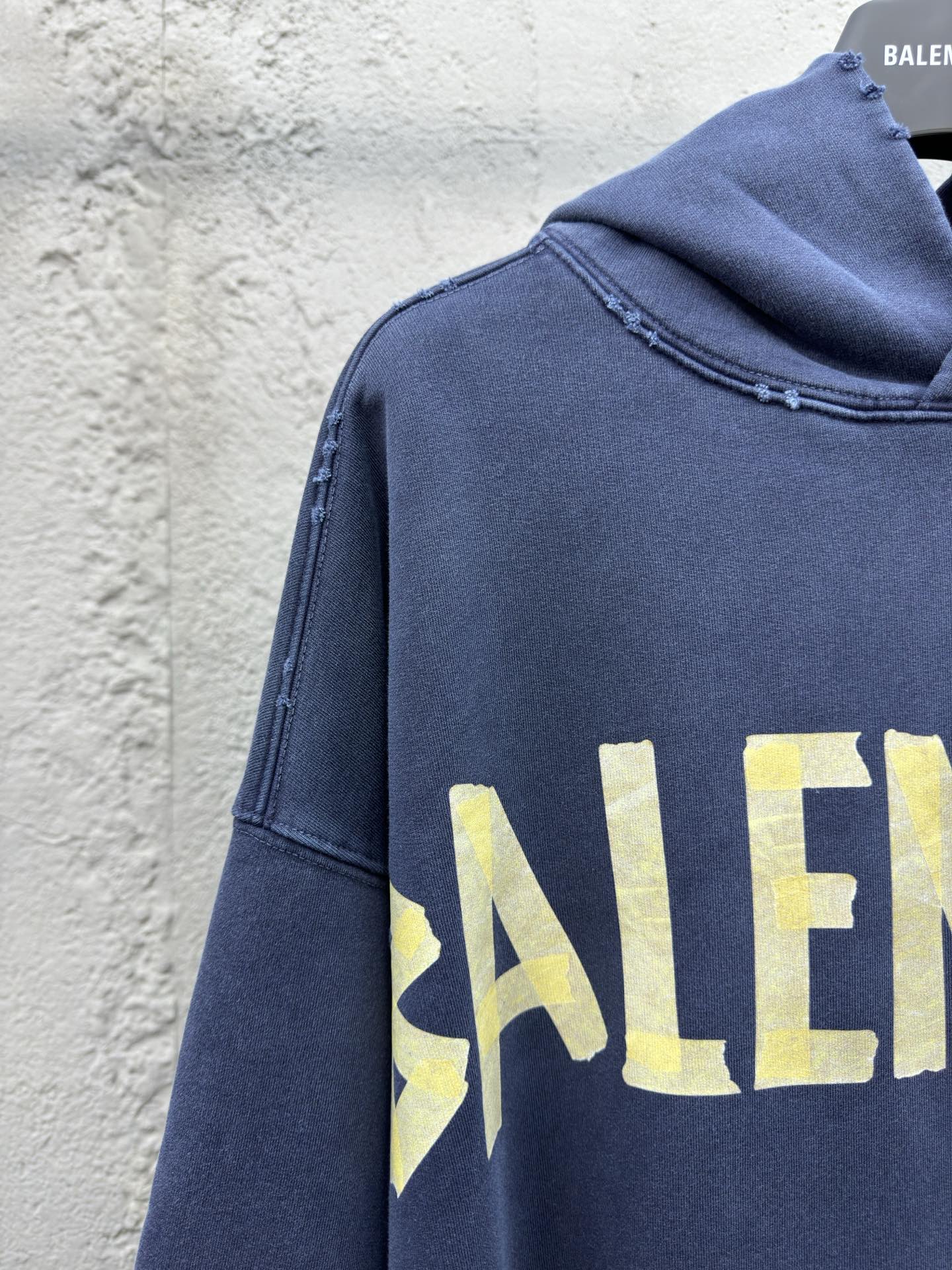 Balenciaga 美纹纸连帽卫衣 4