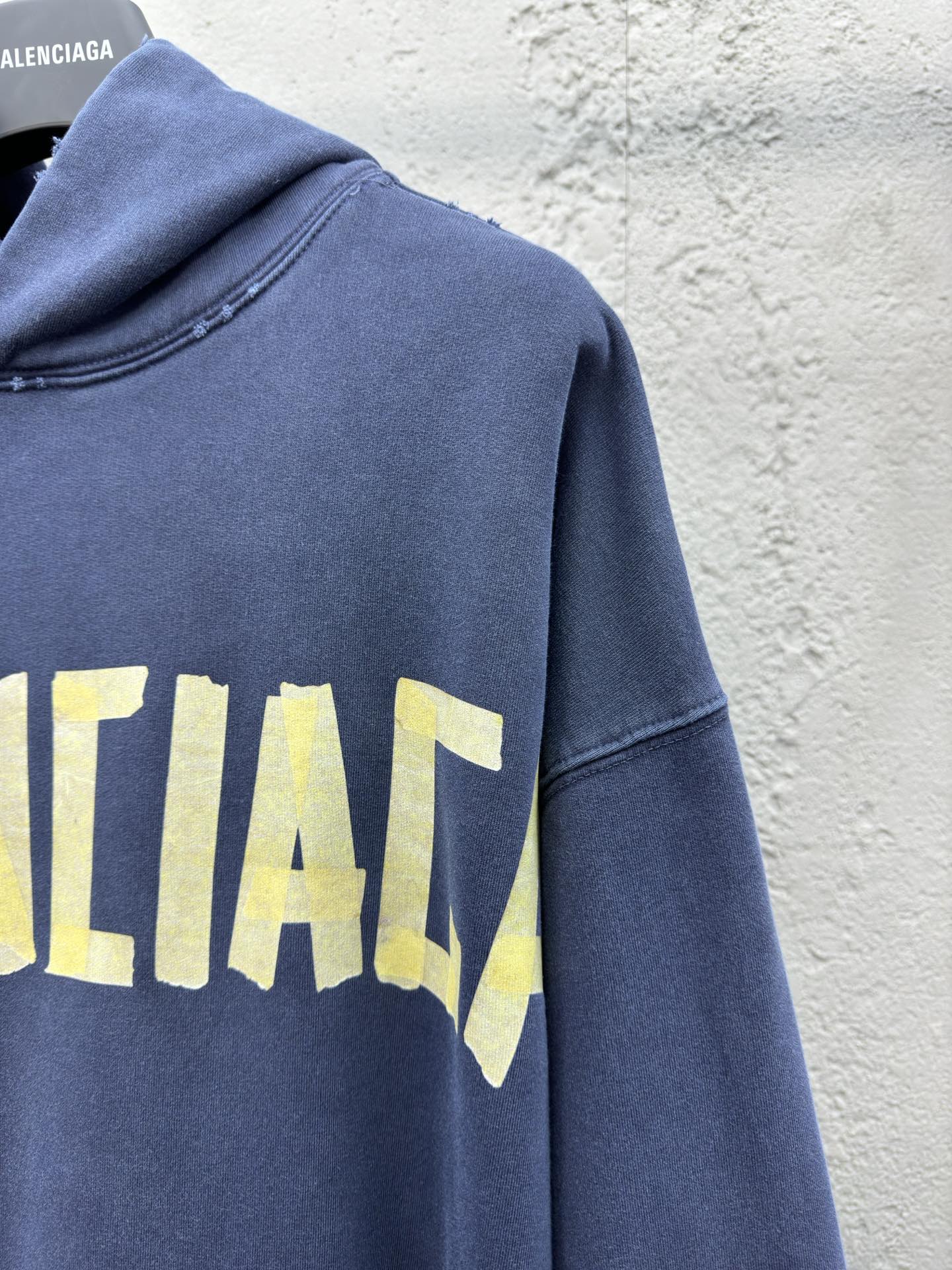 Balenciaga 美纹纸连帽卫衣 5
