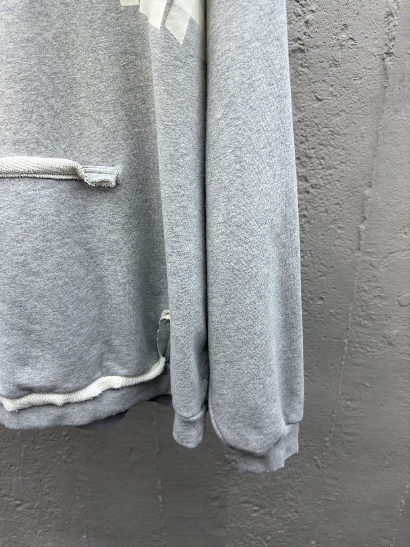 Balenciaga 美纹纸连帽卫衣 7