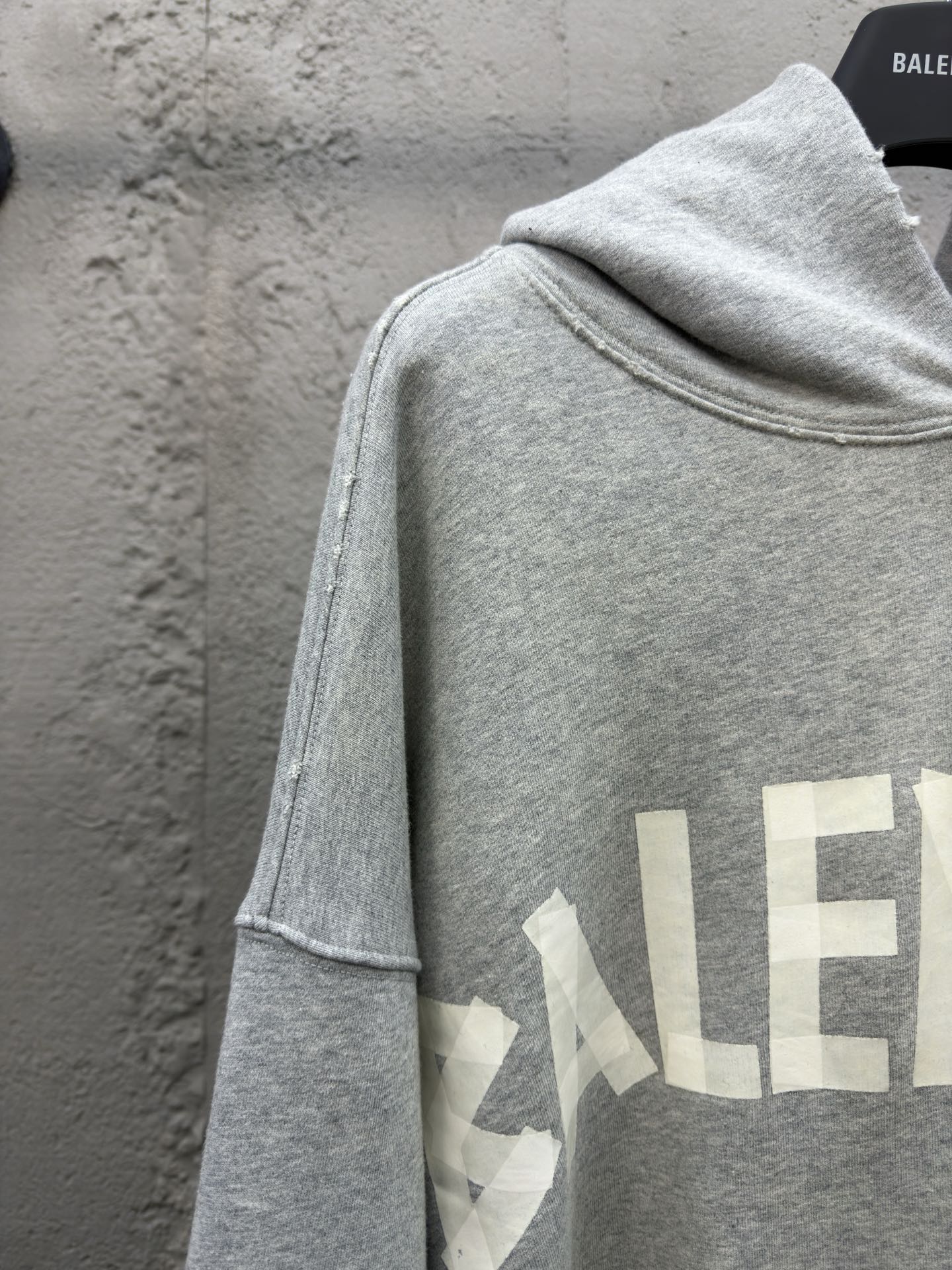 Balenciaga 美纹纸连帽卫衣 4