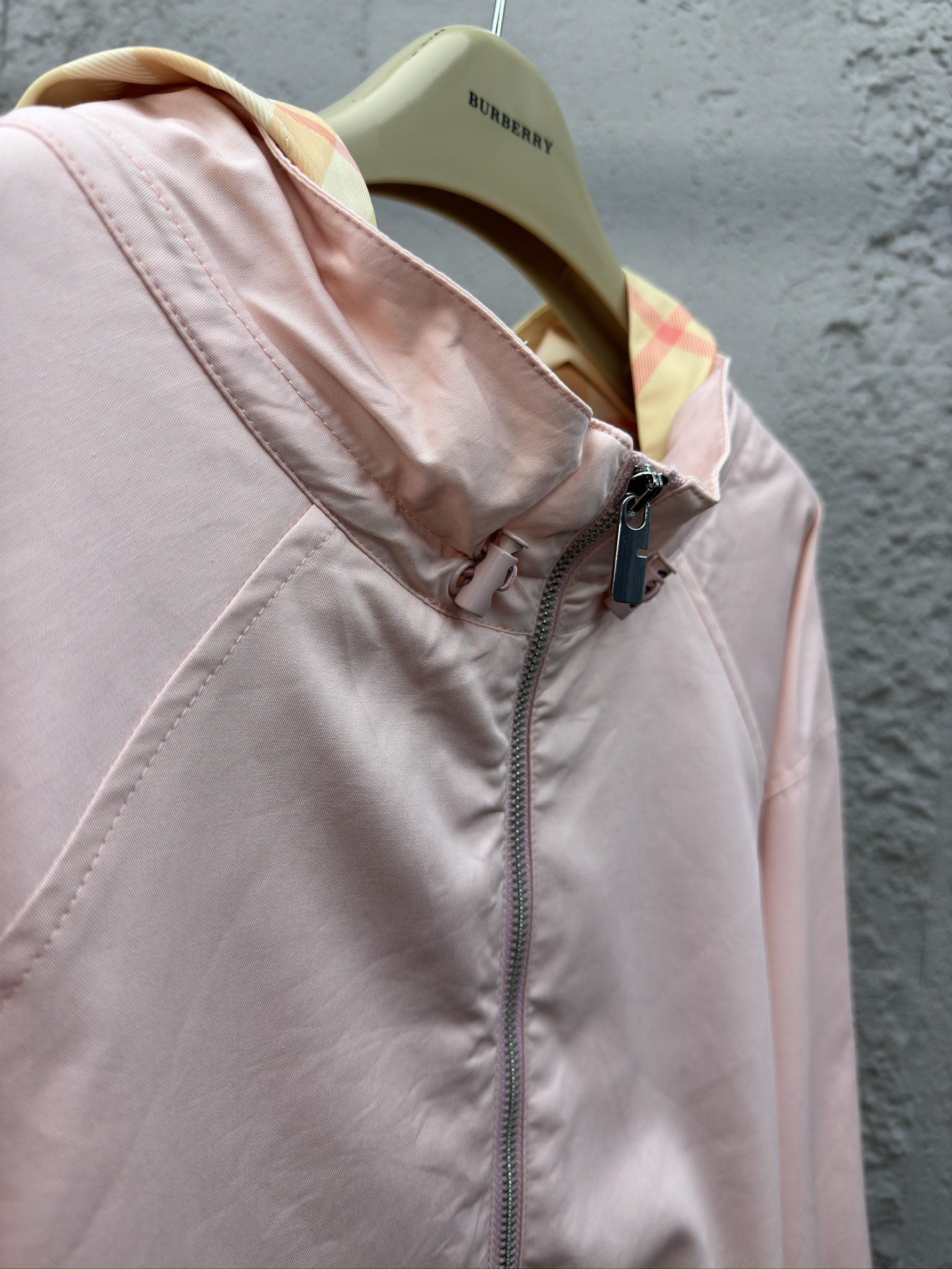 Burberry 轻薄三色防晒衣外套 8