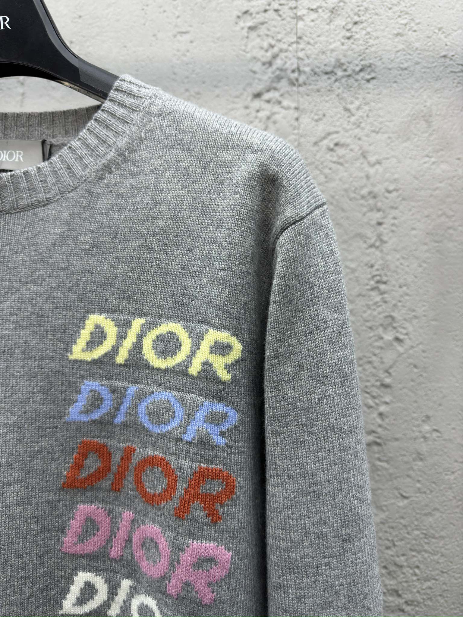 DIOR 彩虹字母毛衣 5