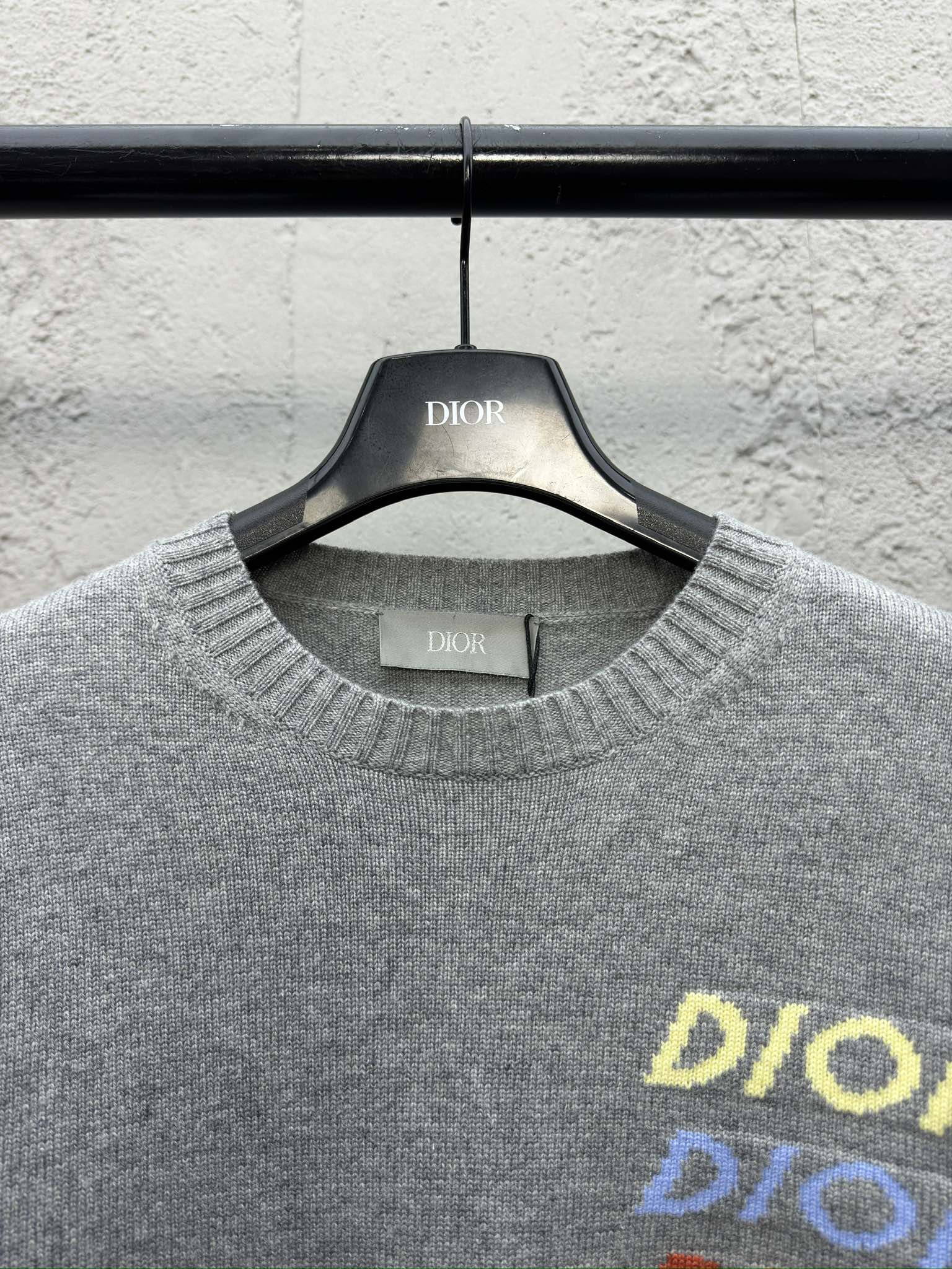 DIOR 彩虹字母毛衣 3