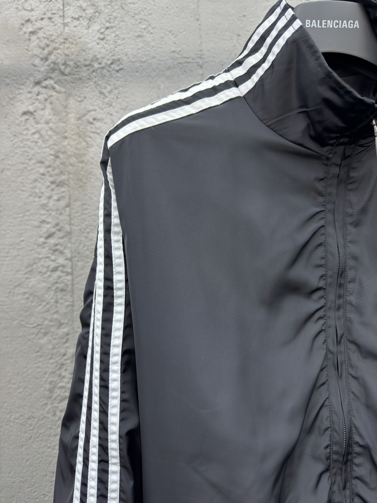 Balenciaga X AD联名 三叶草梭织运动外套 4