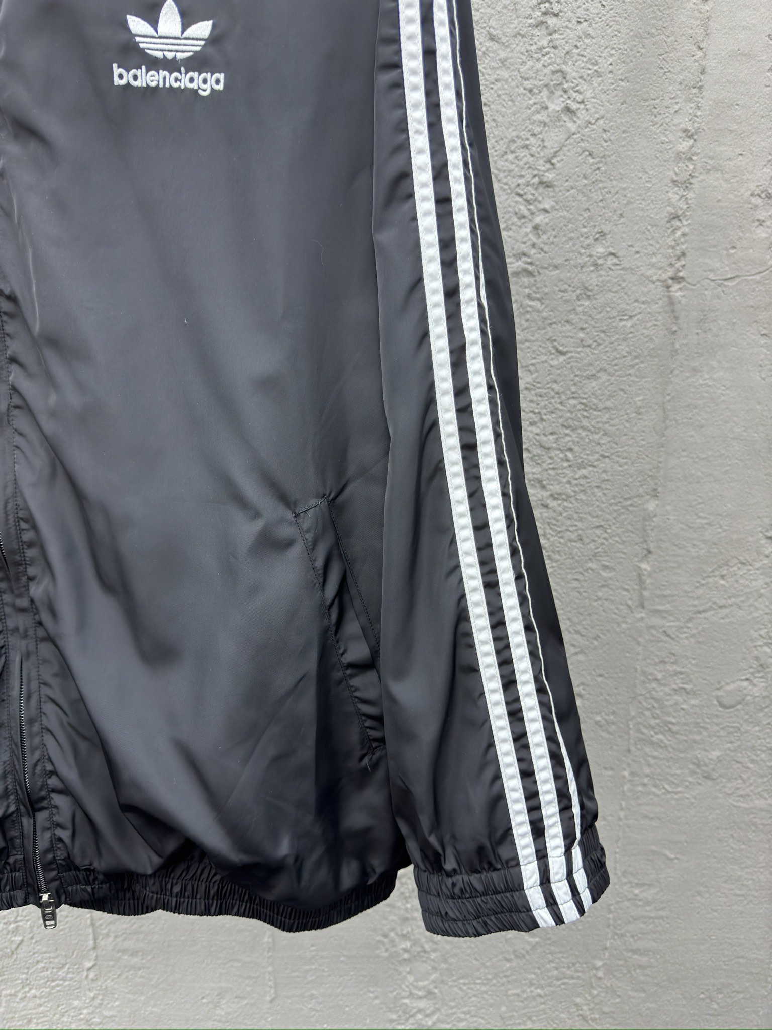 Balenciaga X AD联名 三叶草梭织运动外套 7
