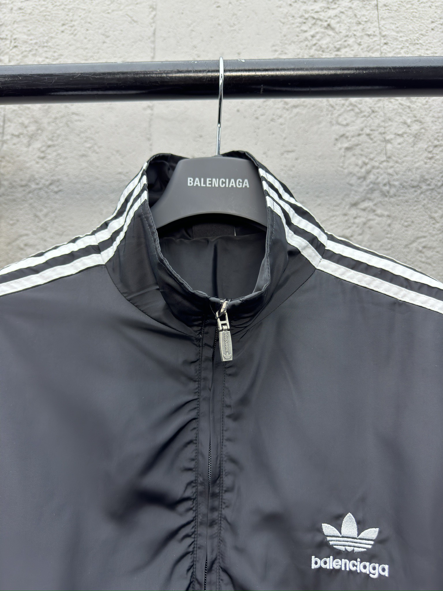 Balenciaga X AD联名 三叶草梭织运动外套 3