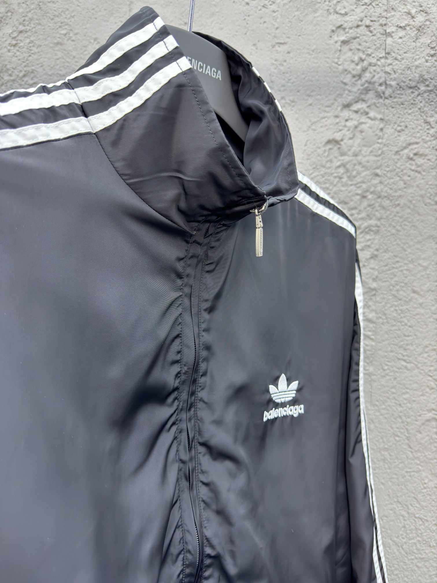 Balenciaga X AD联名 三叶草梭织运动外套 8
