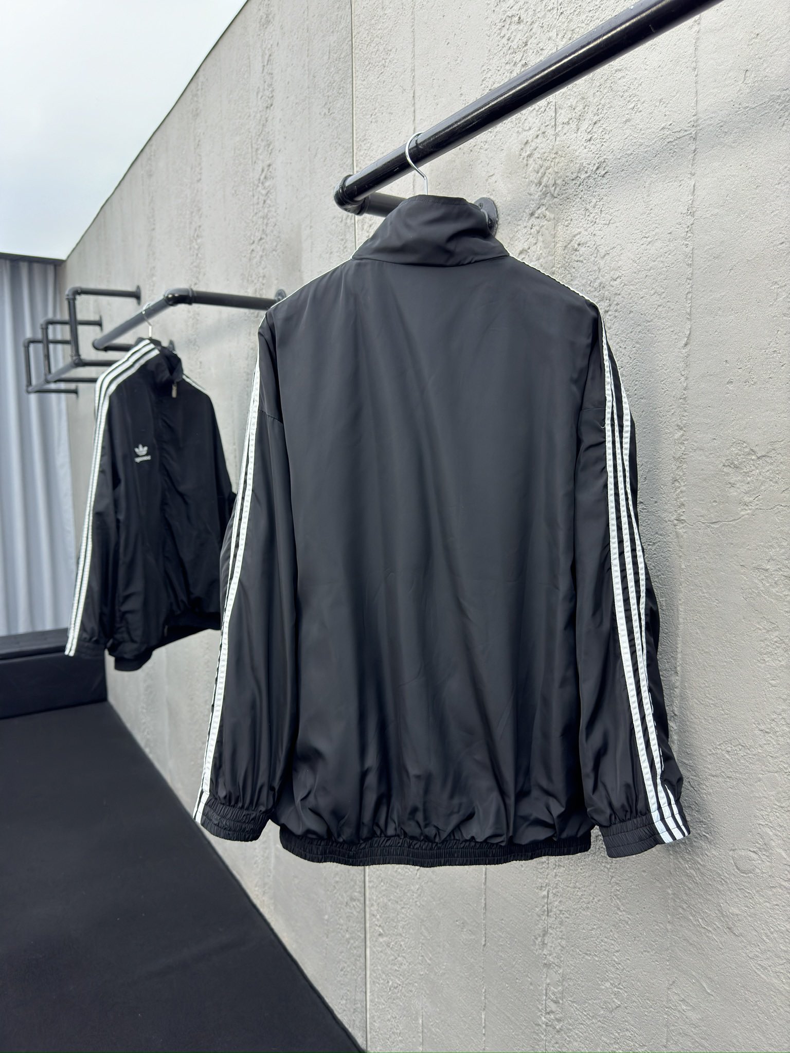 Balenciaga X AD联名 三叶草梭织运动外套 2