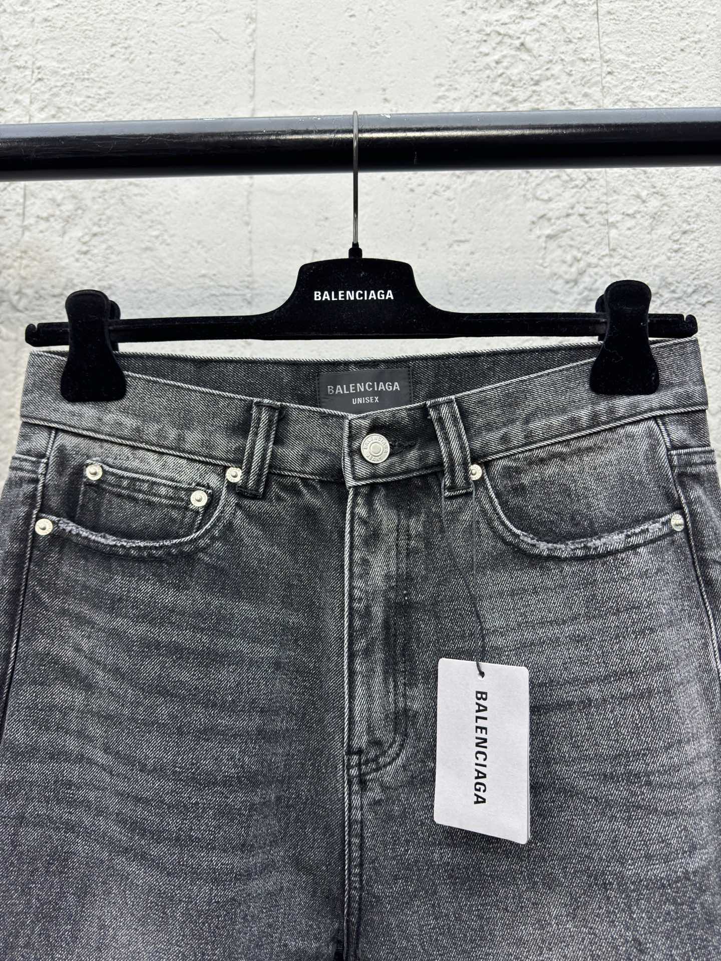 Balenciaga 喇叭破坏做旧牛仔裤 3