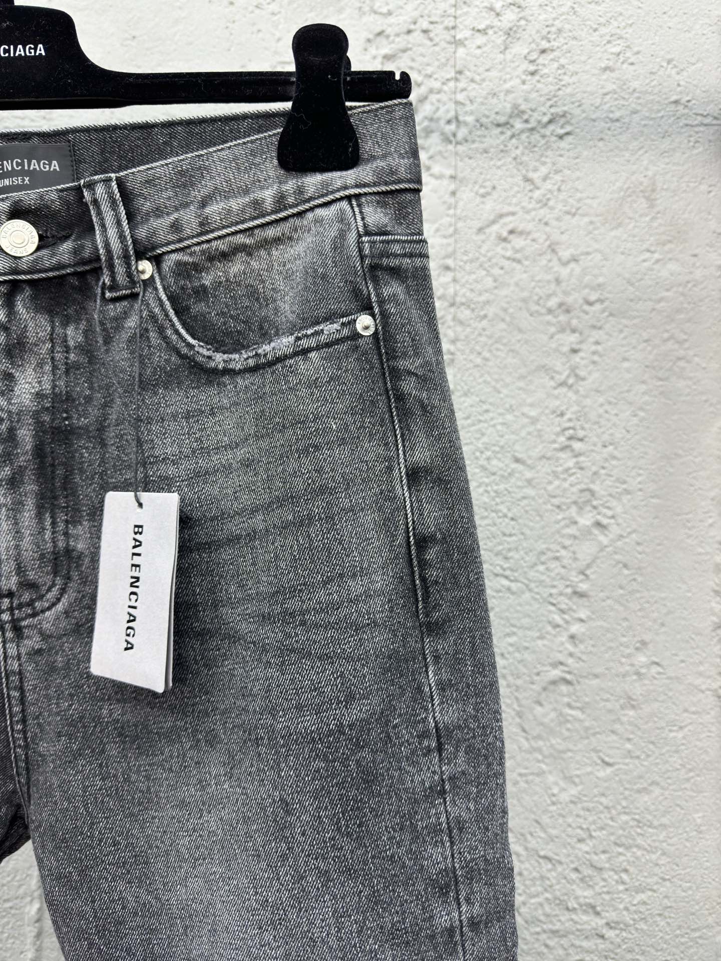 Balenciaga 喇叭破坏做旧牛仔裤 5
