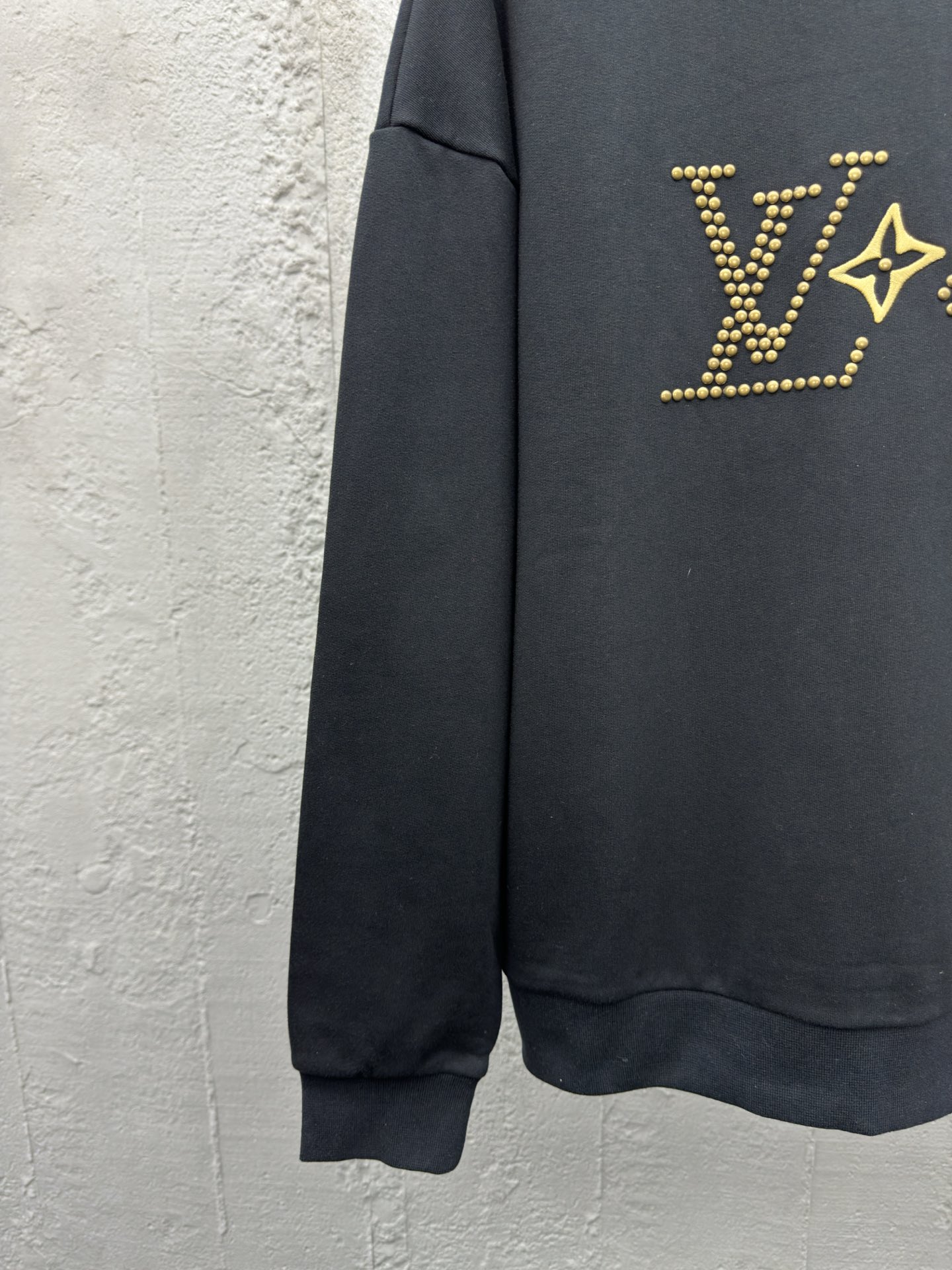 LOUIS VUITTON 铆钉珍珠卫衣 6