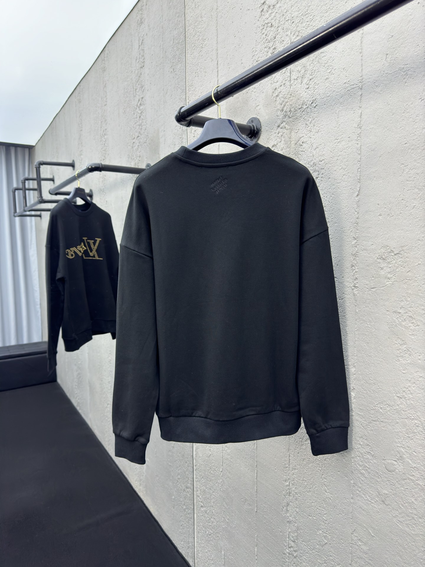 LOUIS VUITTON 铆钉珍珠卫衣 2