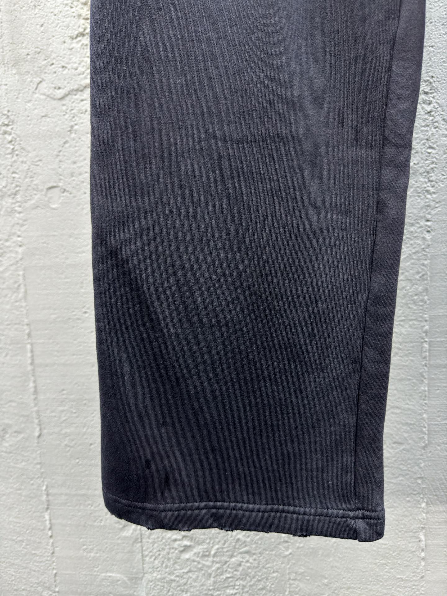 Balenciaga No 裂纹印花卫裤 6