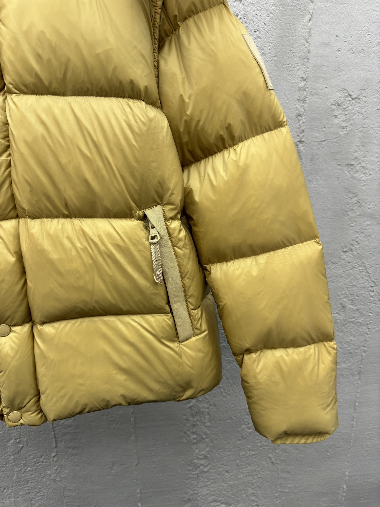 BURBERRY 可拆卸袖子拼接连帽羽绒服 9