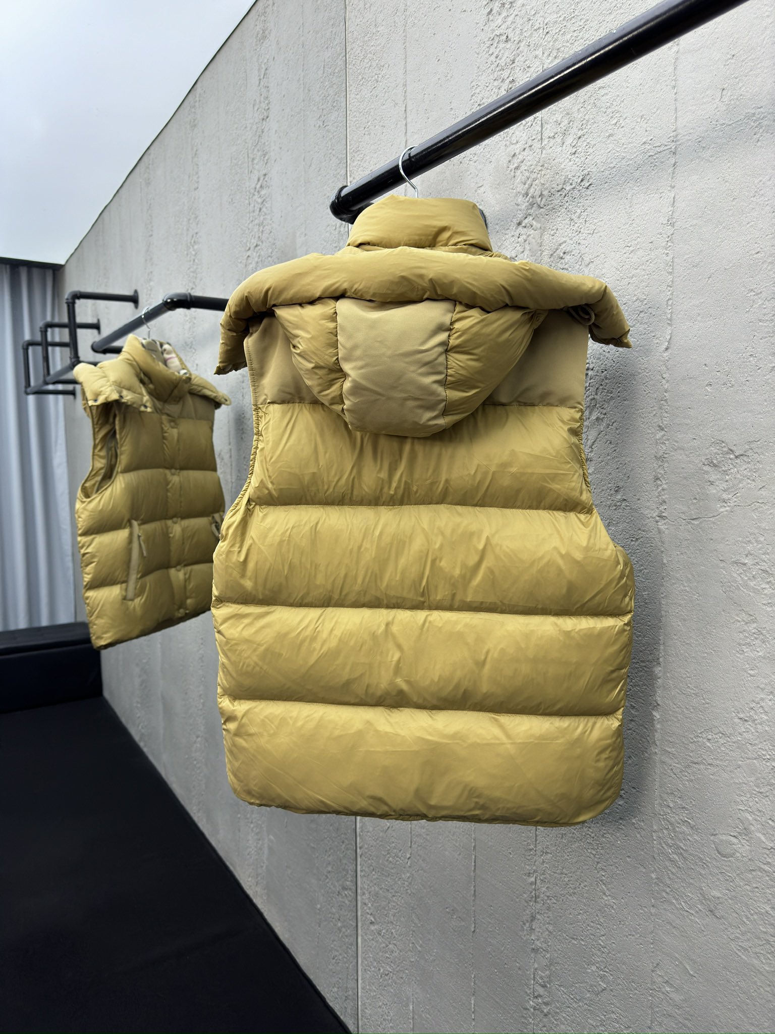 BURBERRY 可拆卸袖子拼接连帽羽绒服 4