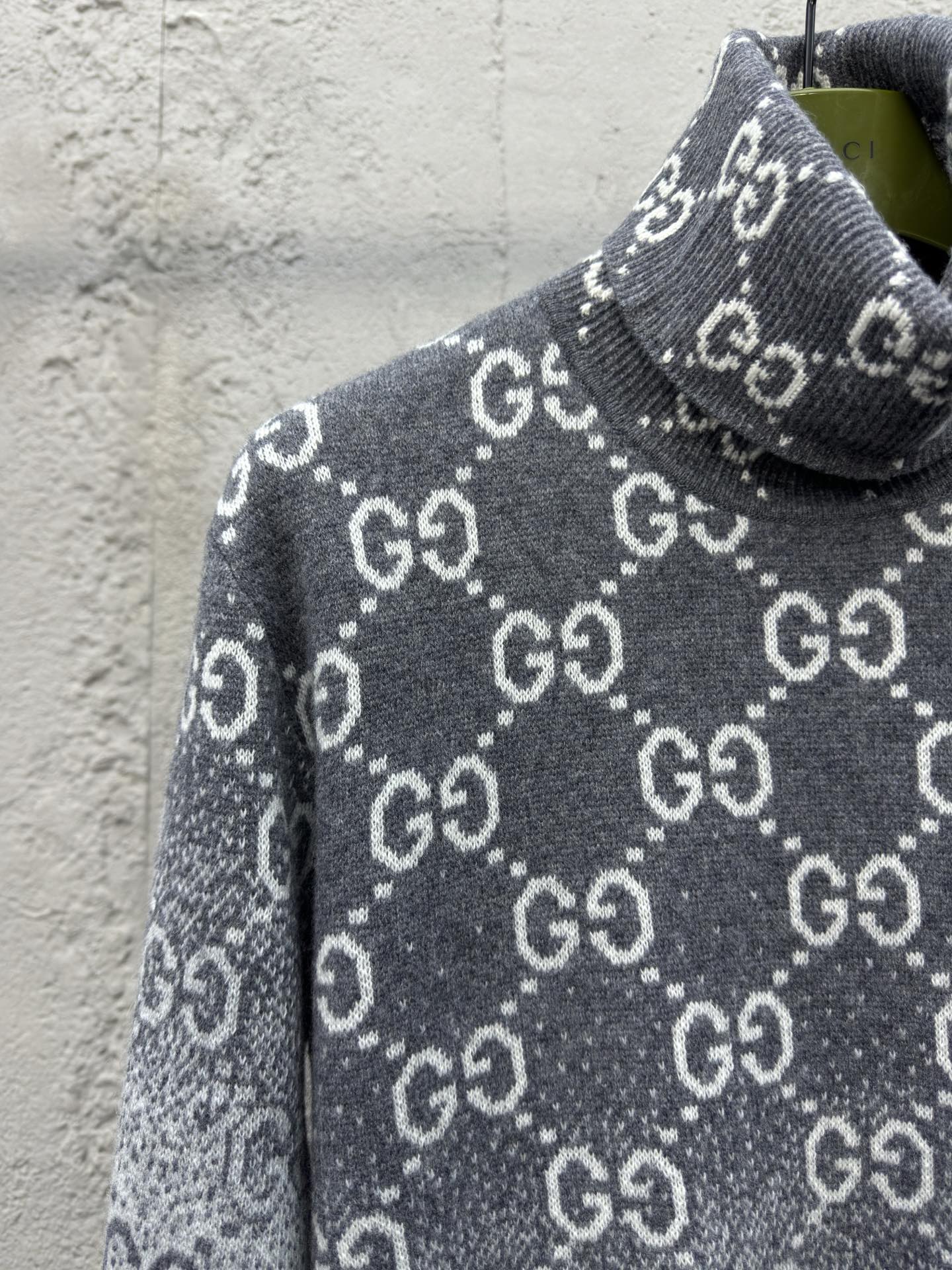 GUCCI 渐变印花高领毛衣 4