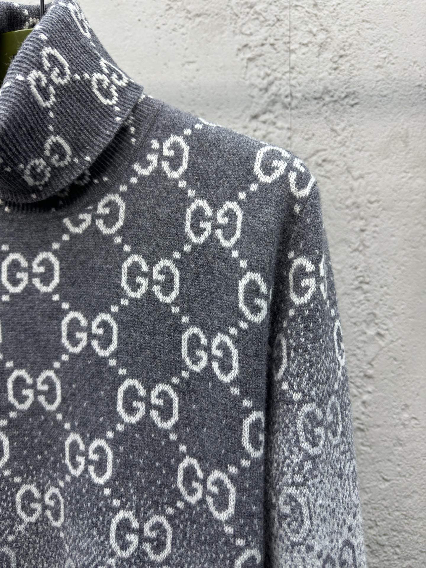 GUCCI 渐变印花高领毛衣 5