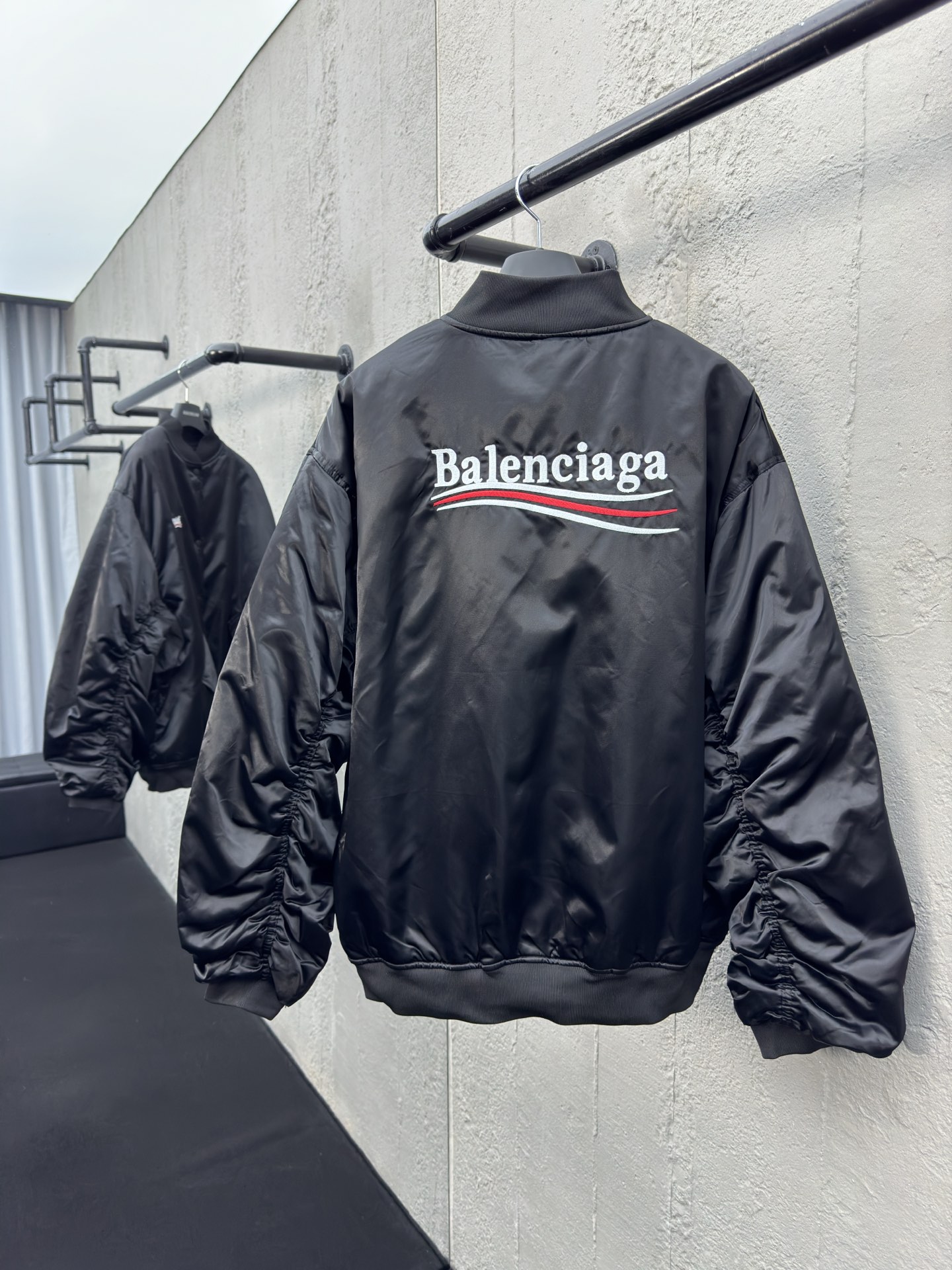 Balenciaga 可乐刺绣飞行员夹克外套 2