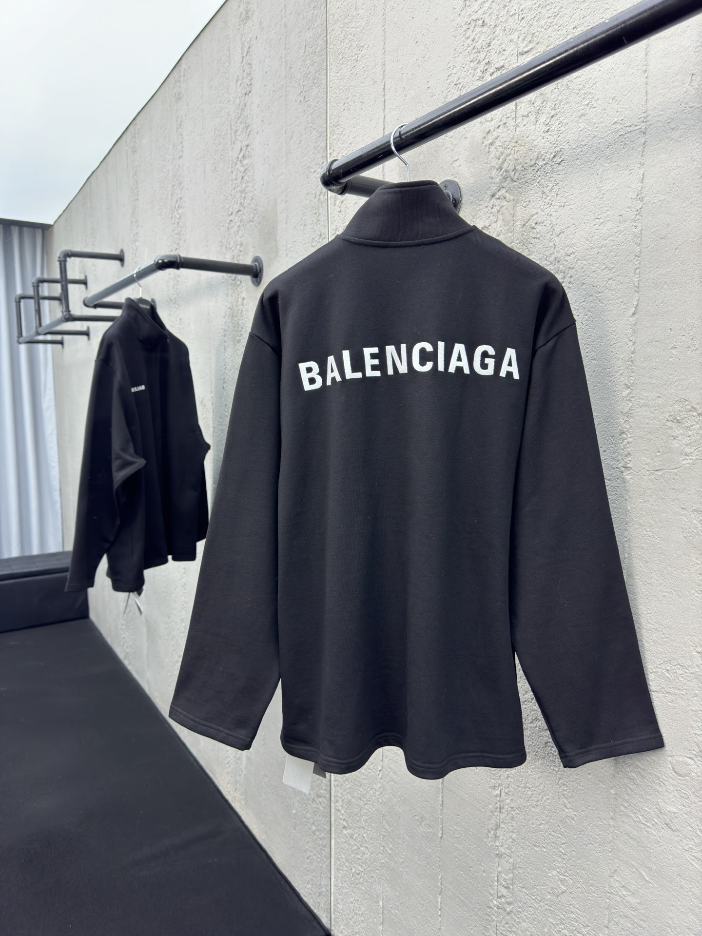 Balenciaga 半拉链滑雪卫衣 2