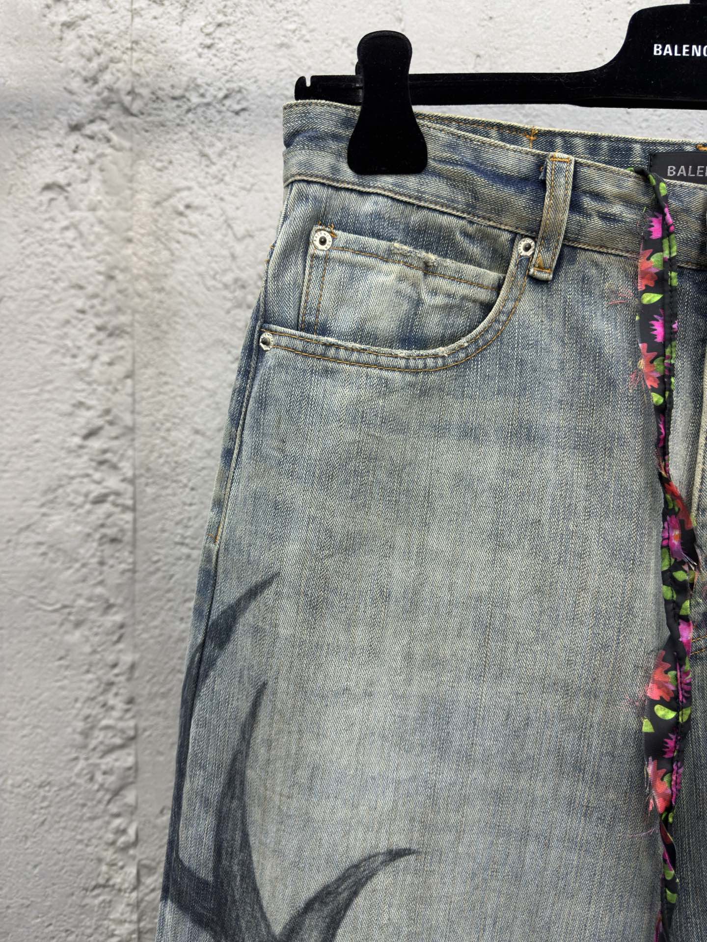 Balenciaga 龙纹图案印花牛仔裤 4