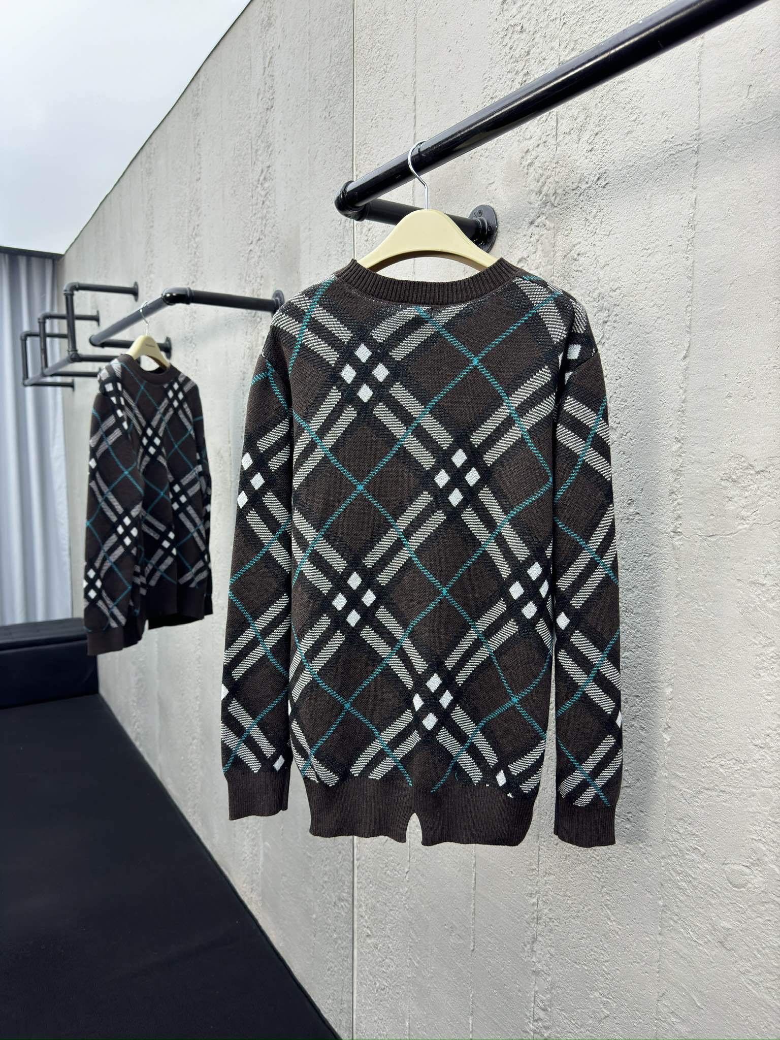 BURBERRY 经典斜纹毛织毛衣 2