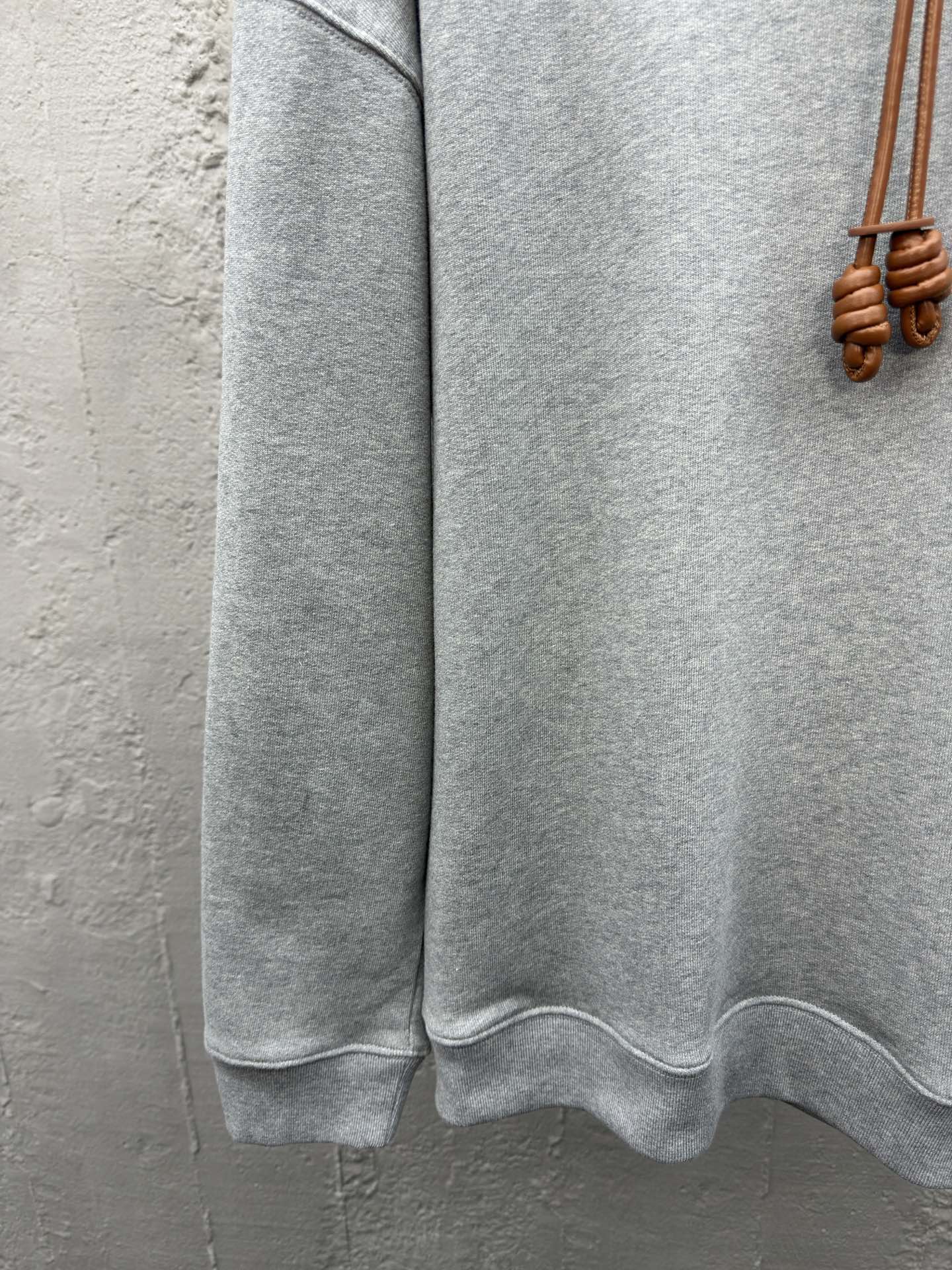 LOEWE 皮绳刺绣logo连帽卫衣 6