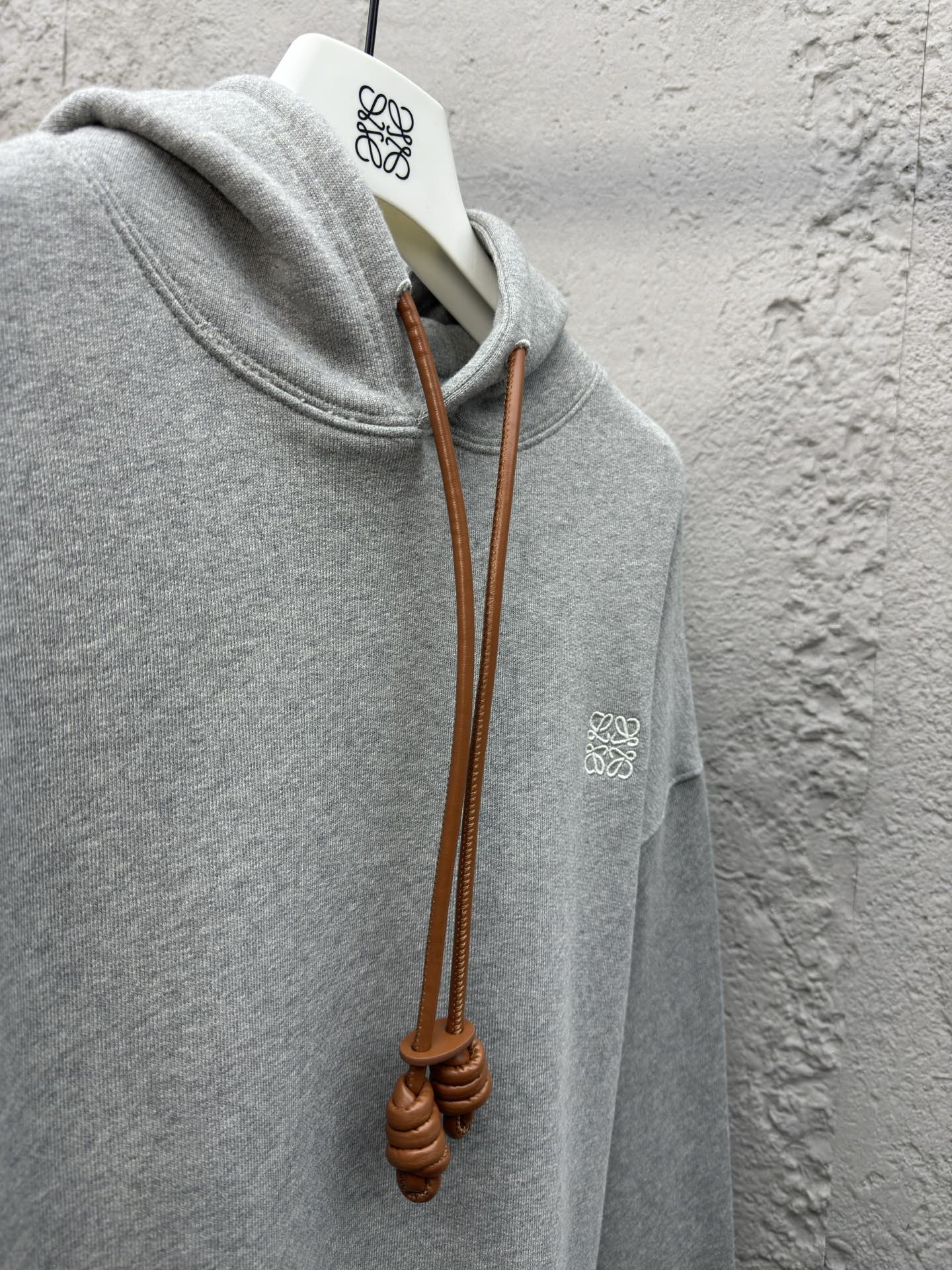 LOEWE 皮绳刺绣logo连帽卫衣 8