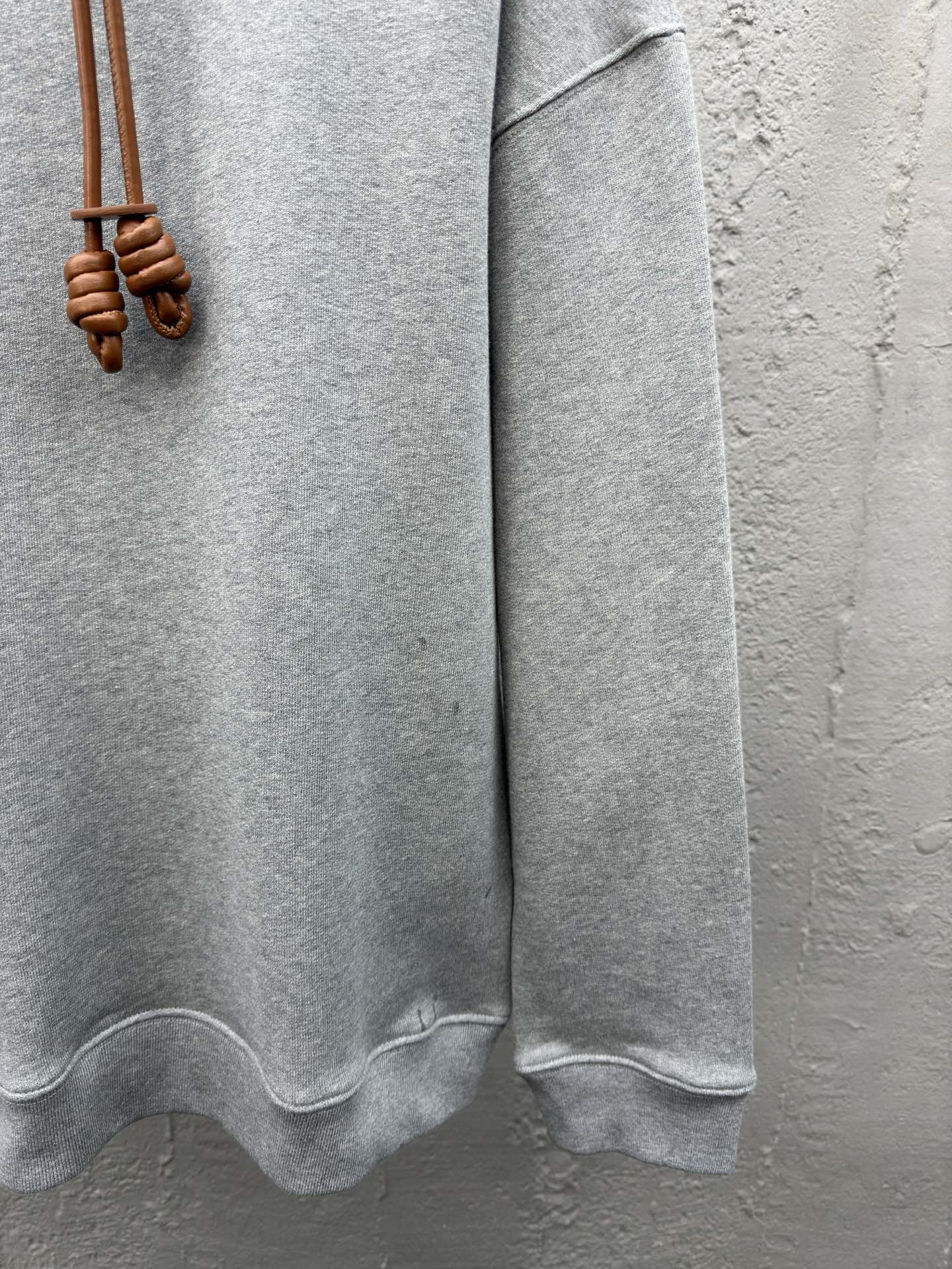 LOEWE 皮绳刺绣logo连帽卫衣 7