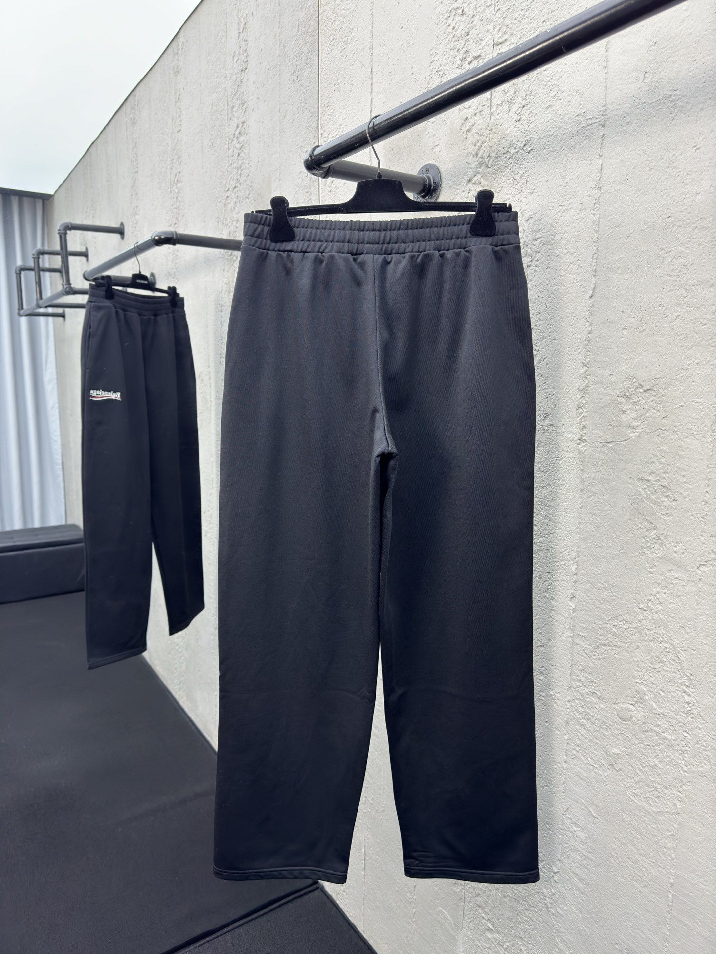 Balenciaga 可乐海浪刺绣长裤 2