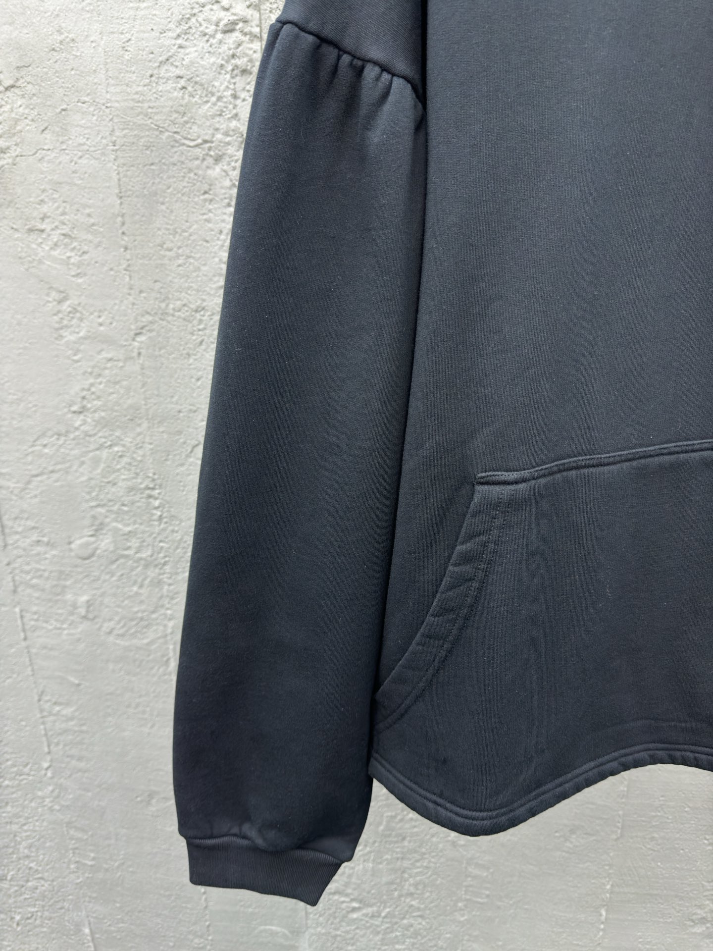 Balenciaga 蝙蝠袖刺绣字母连帽卫衣 6