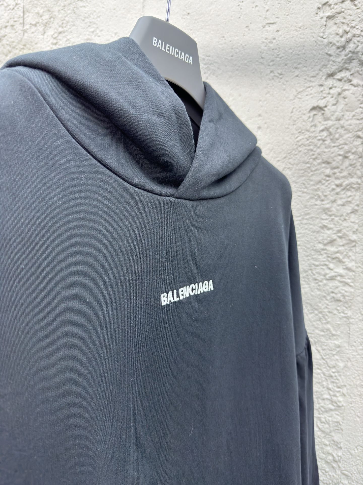 Balenciaga 蝙蝠袖刺绣字母连帽卫衣 8