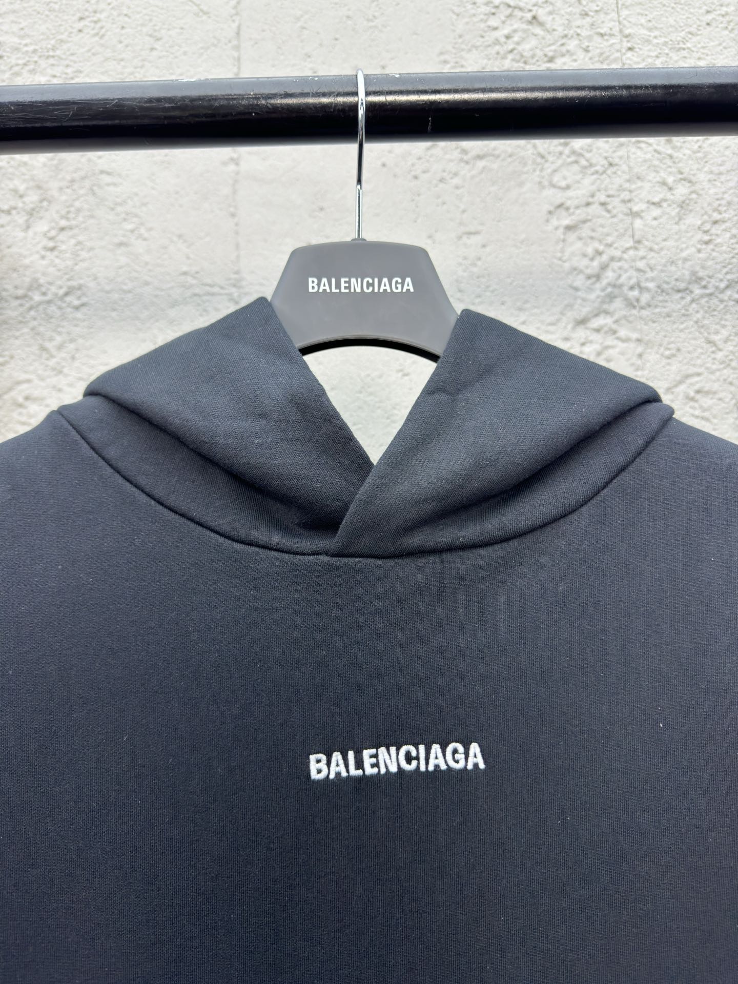 Balenciaga 蝙蝠袖刺绣字母连帽卫衣 3
