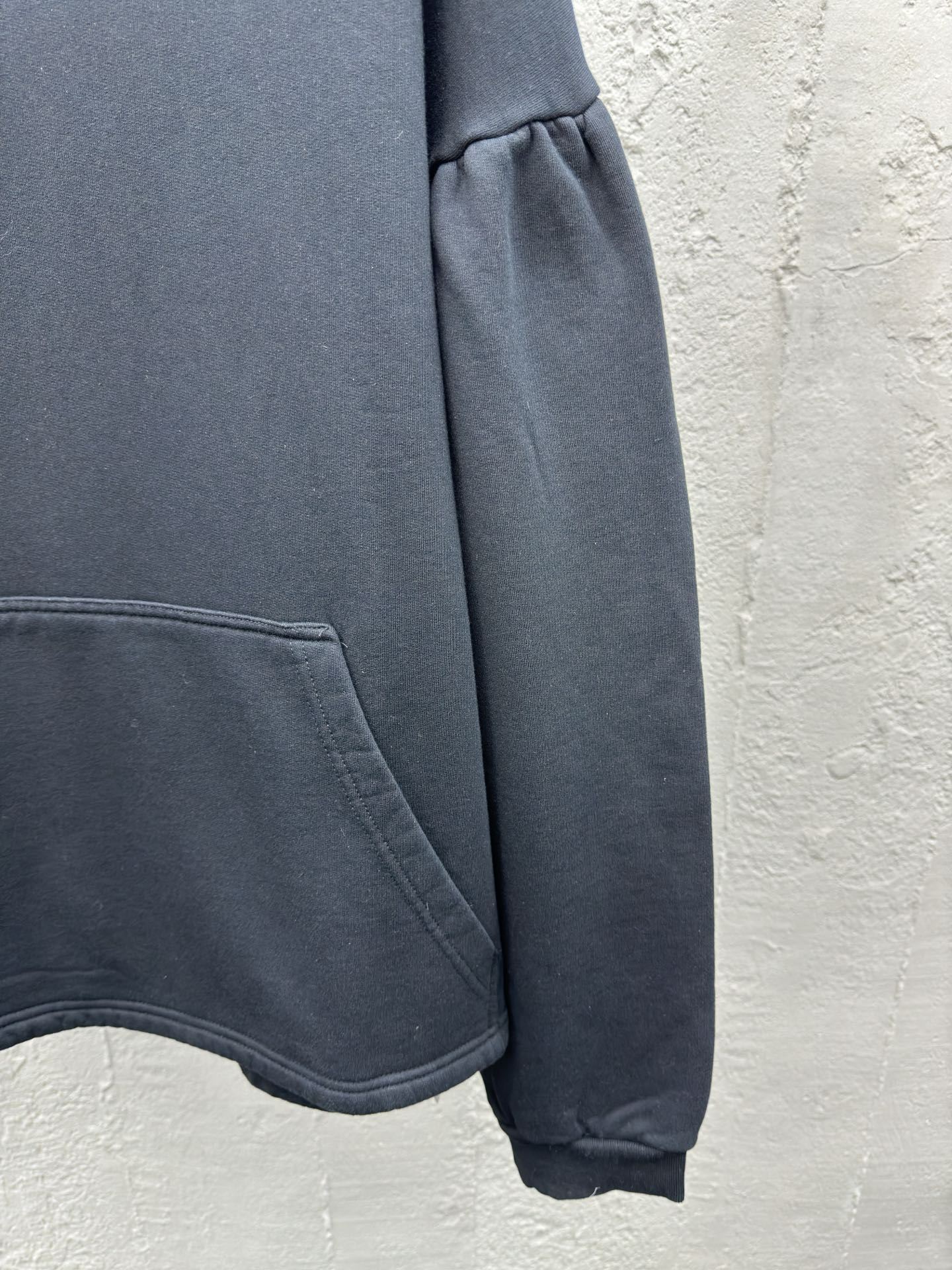 Balenciaga 蝙蝠袖刺绣字母连帽卫衣 7