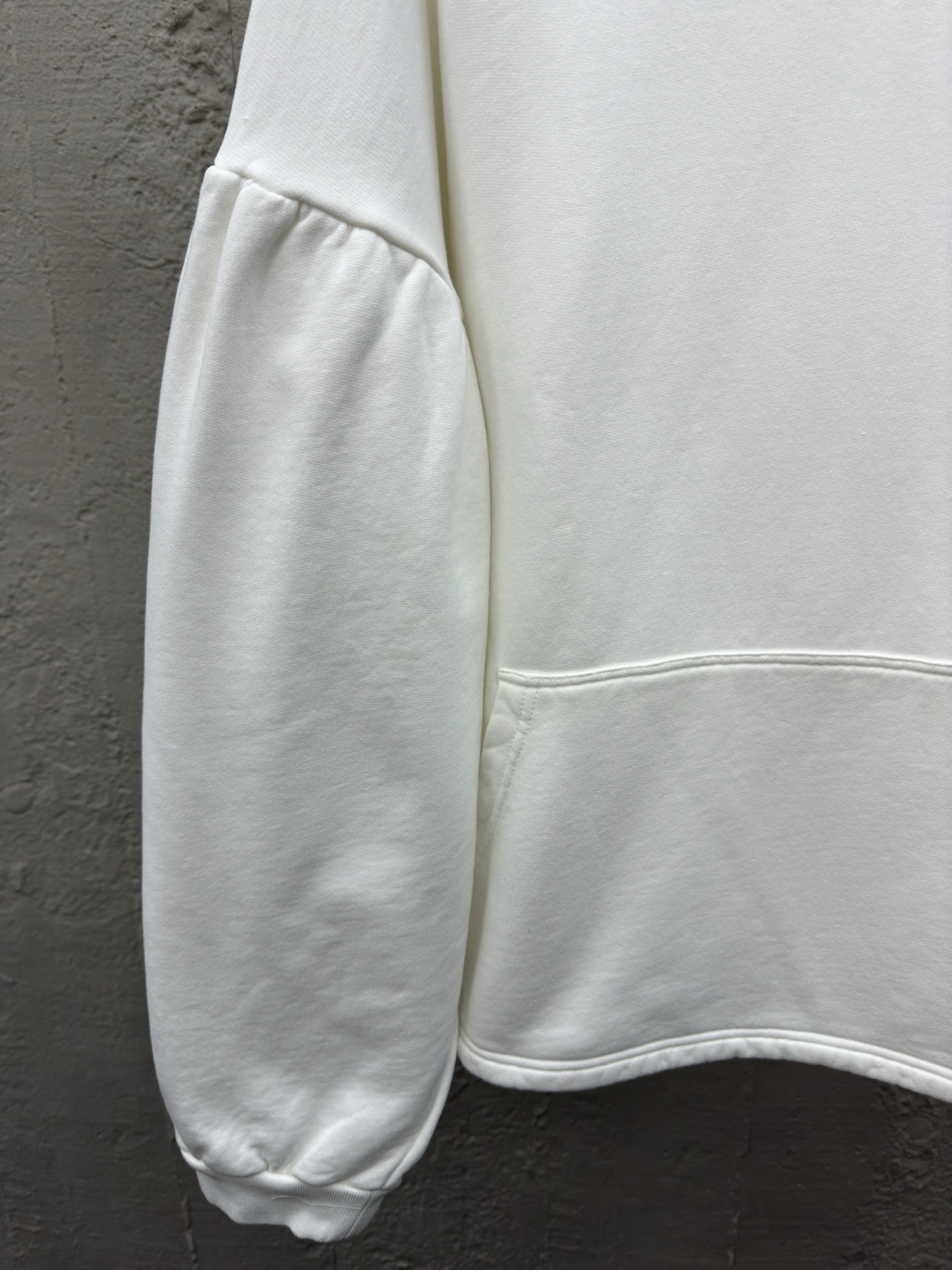 Balenciaga 蝙蝠袖刺绣字母连帽卫衣 6