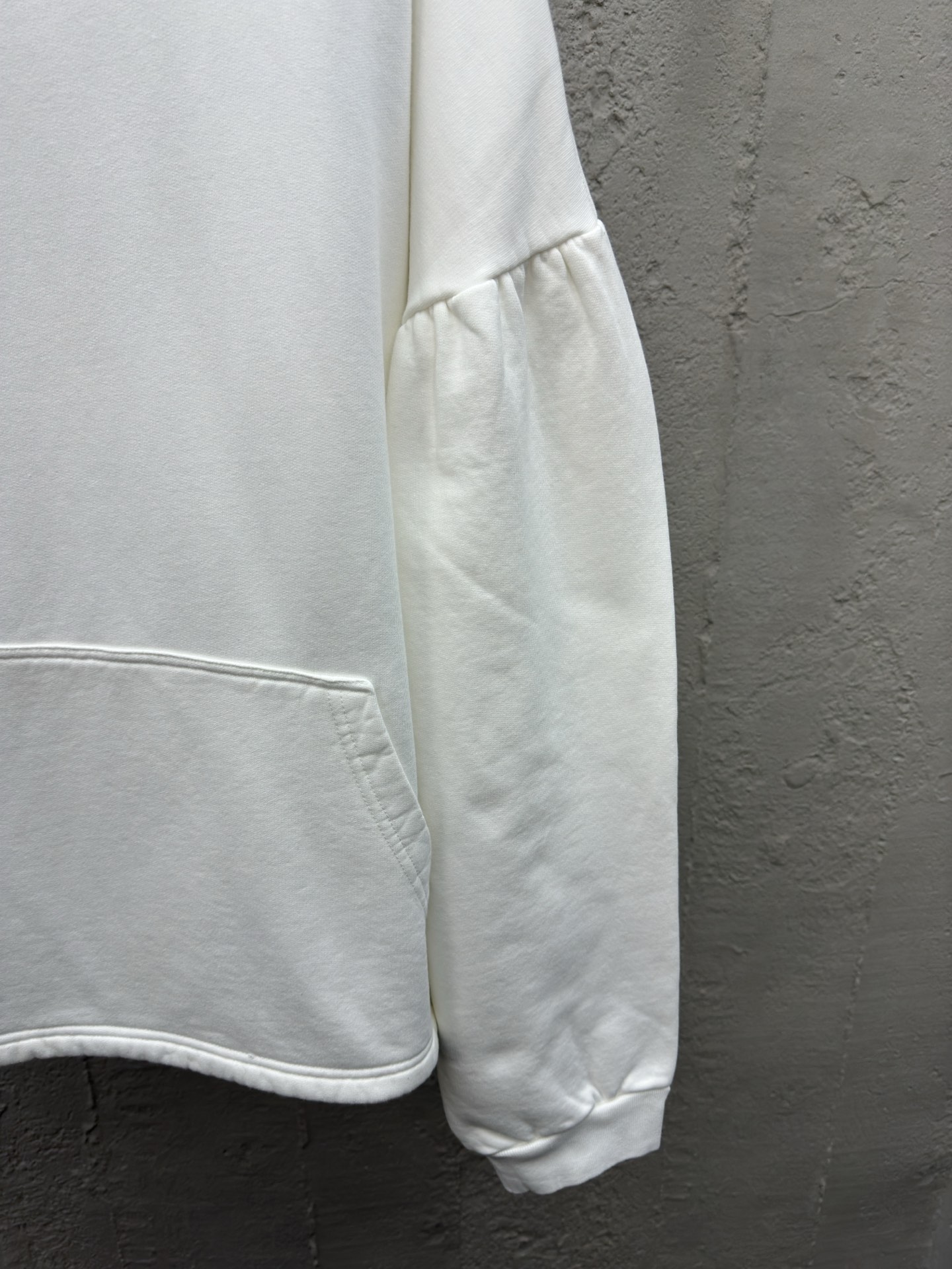 Balenciaga 蝙蝠袖刺绣字母连帽卫衣 7