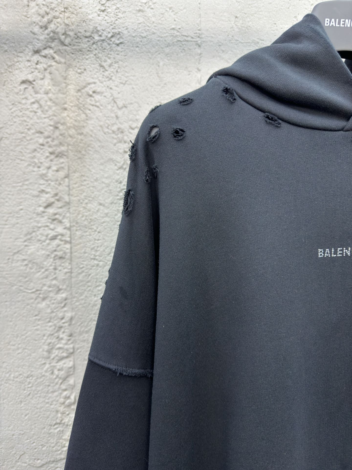 Balenciaga 前后幅烫钻字母连帽卫衣 4