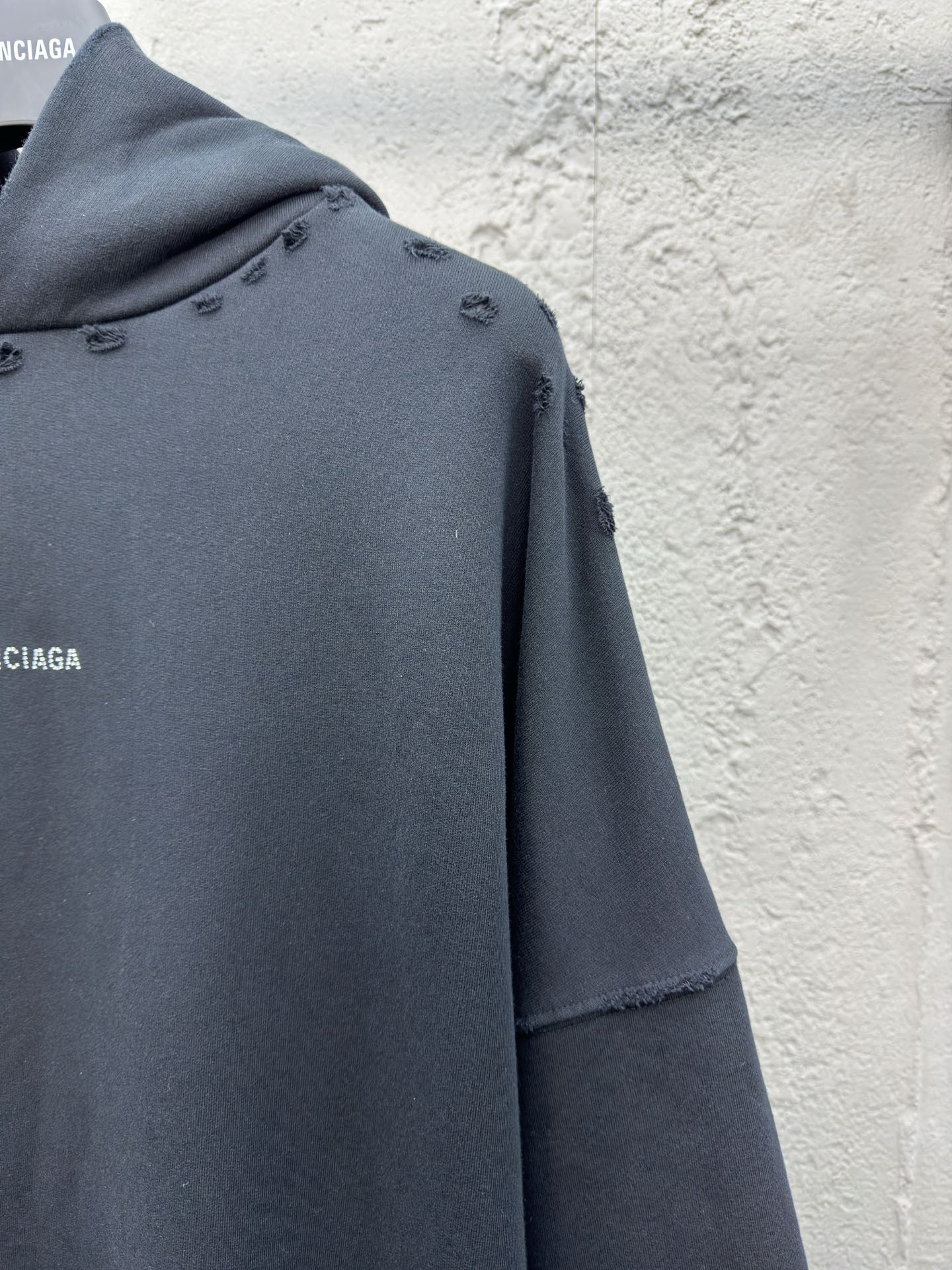 Balenciaga 前后幅烫钻字母连帽卫衣 5