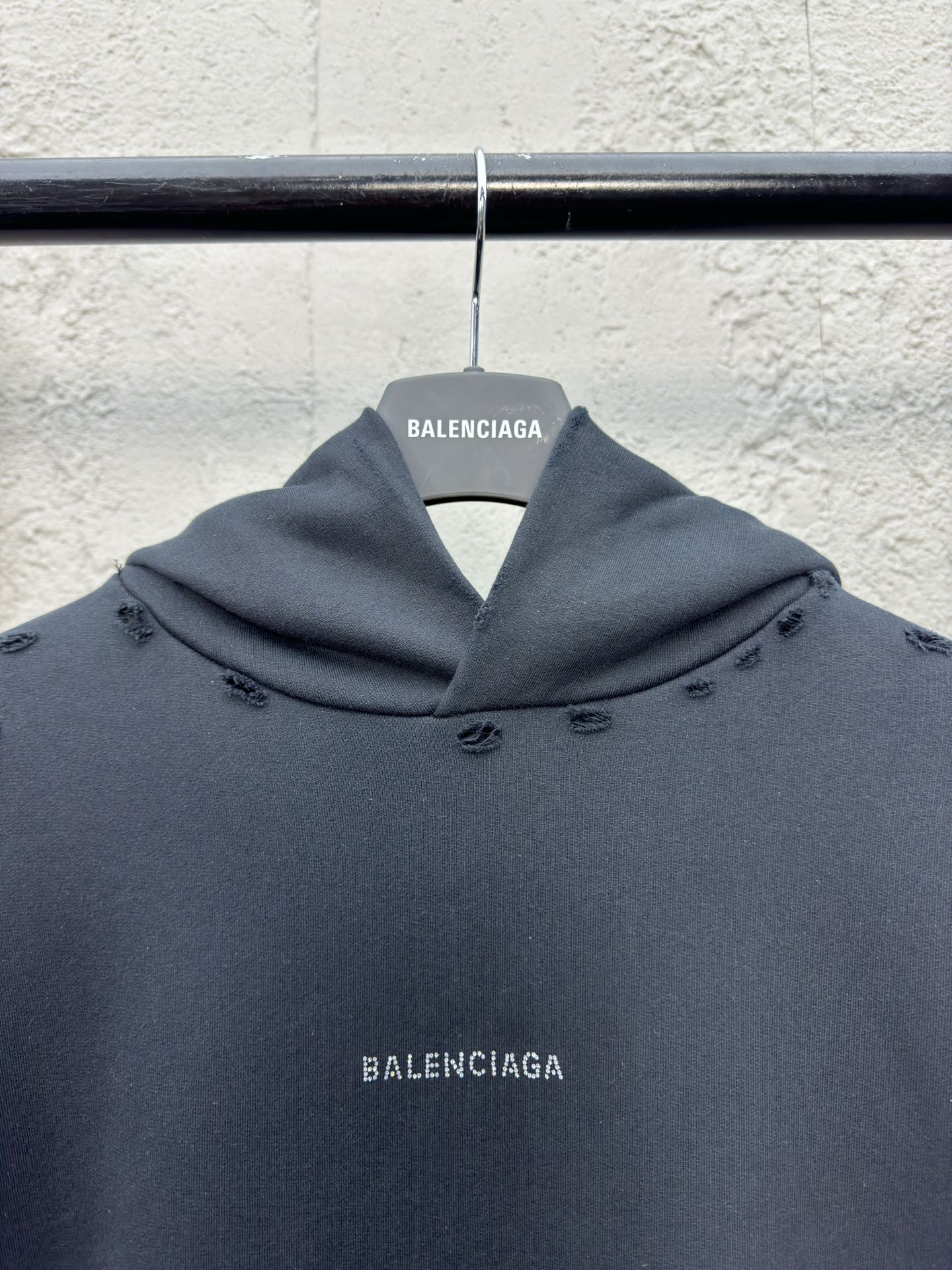 Balenciaga 前后幅烫钻字母连帽卫衣 3