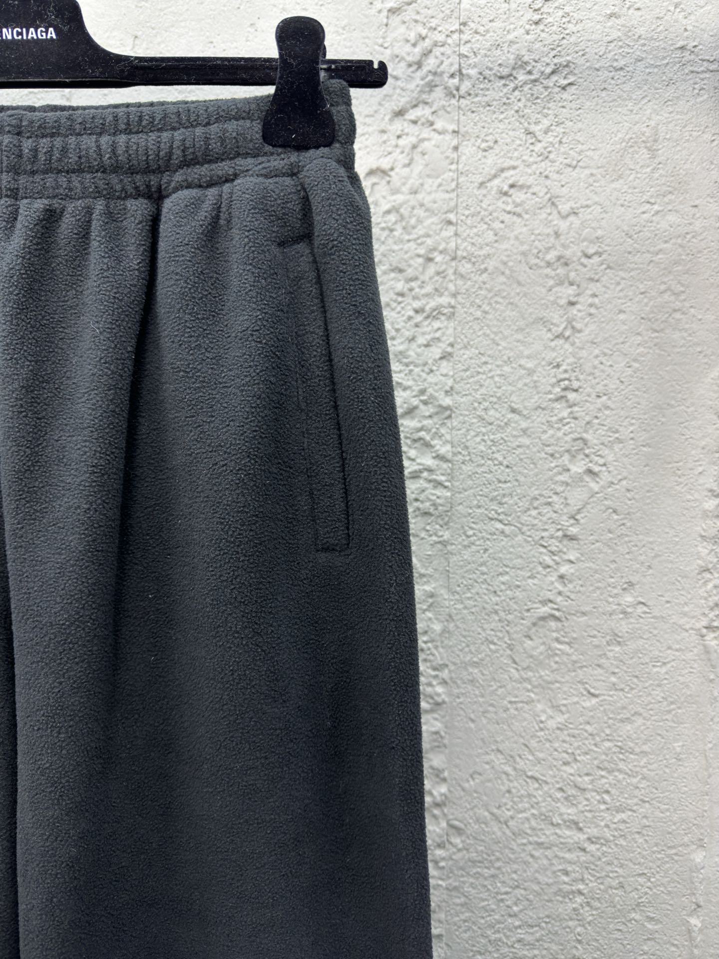 Balenciaga 可乐摇粒绒长裤 5