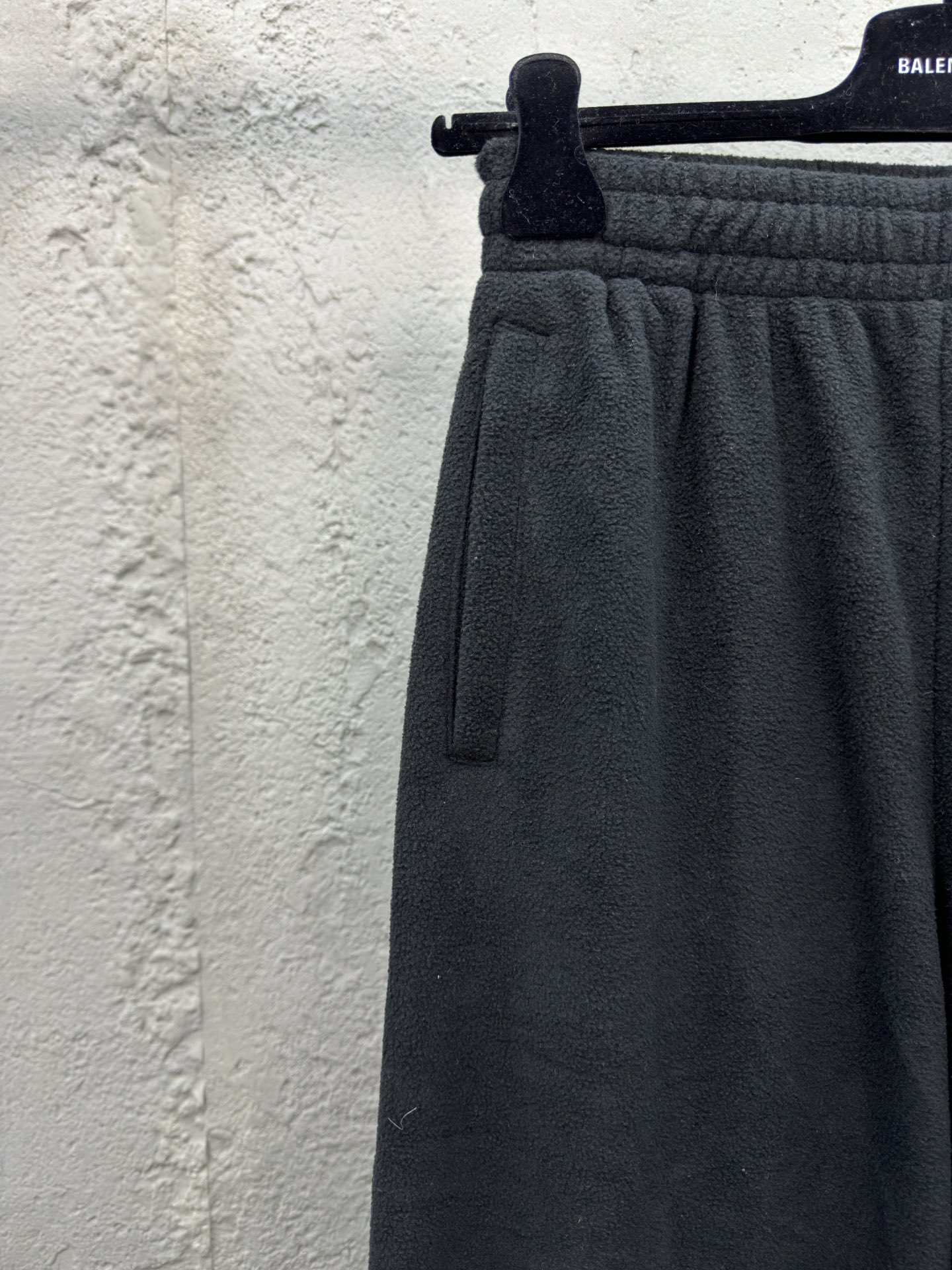 Balenciaga 可乐摇粒绒长裤 4