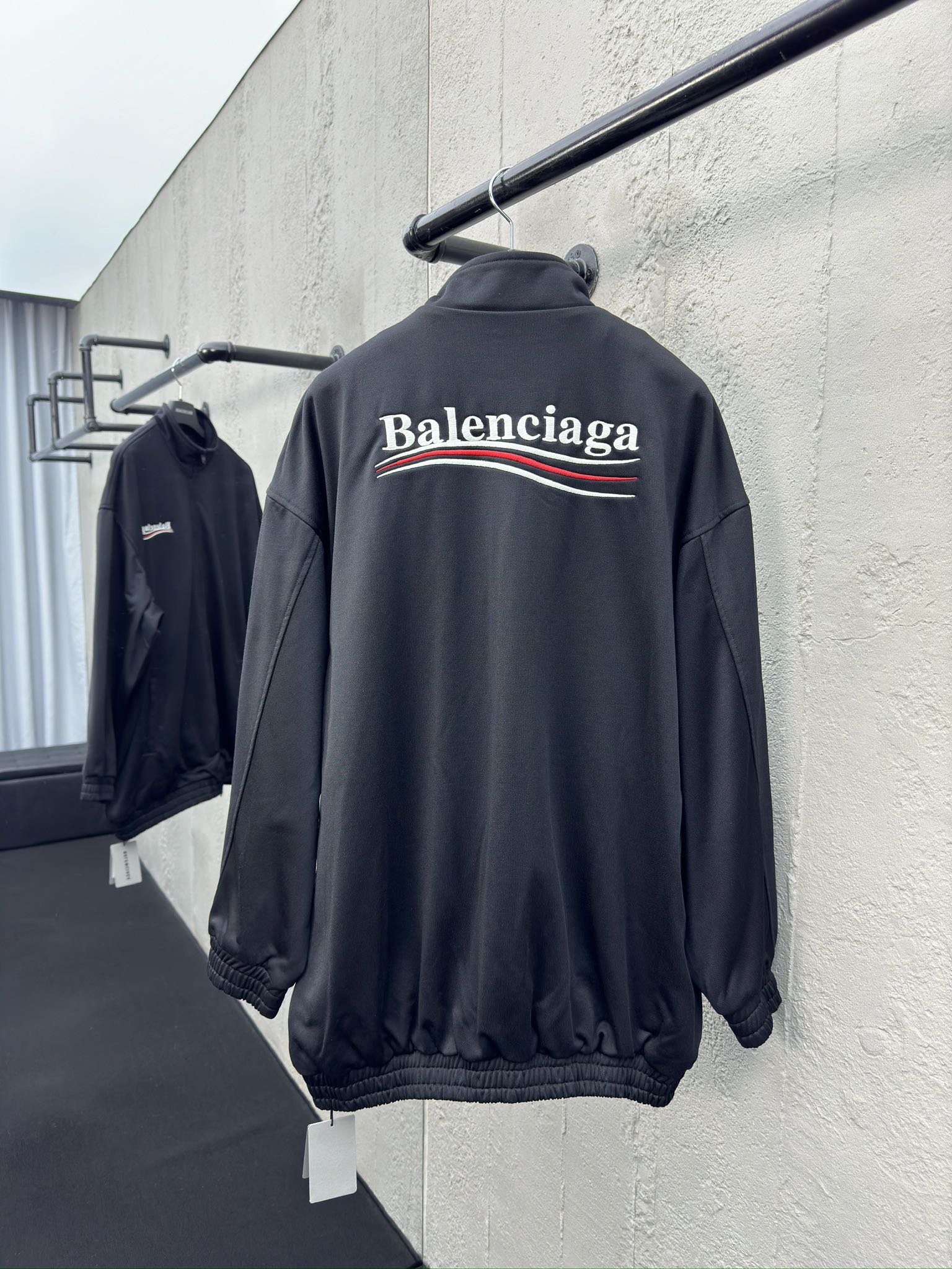 Balenciaga 双层可乐海浪刺绣拉链外套 2