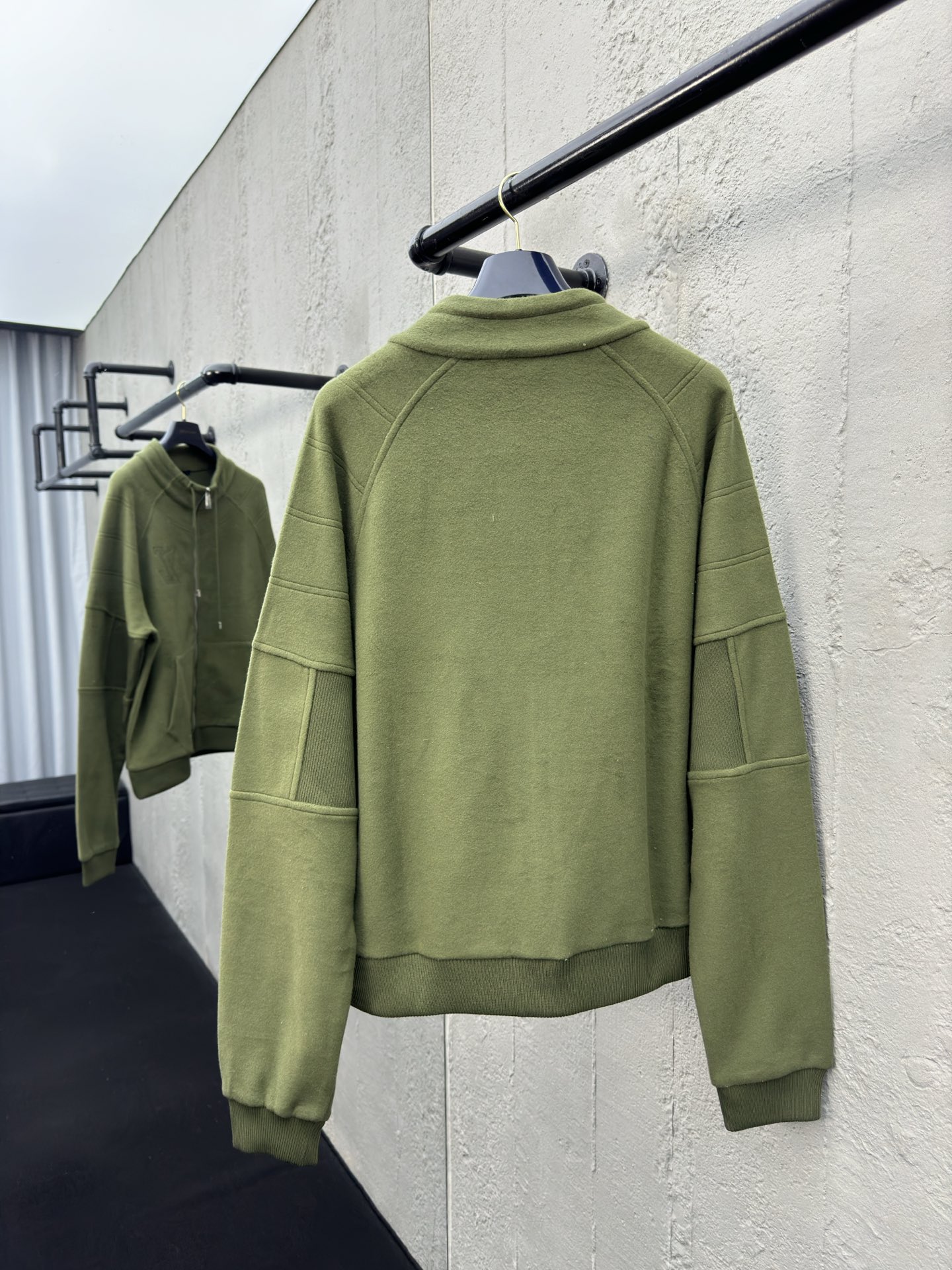 LOUIS VUITTON 绣花拼接标识羊毛外套 2