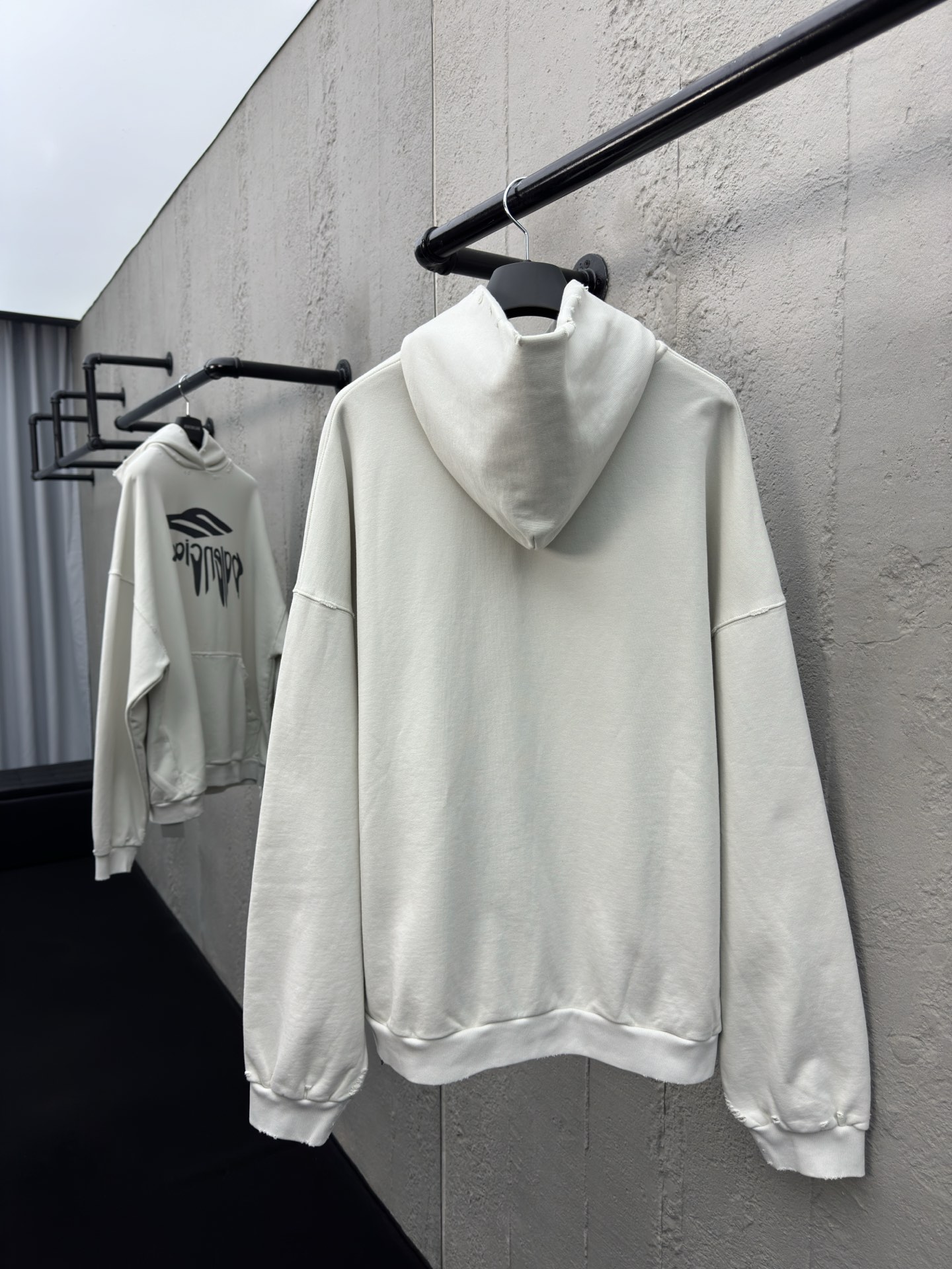 Balenciaga 3M艺术字母印花连帽卫衣 2