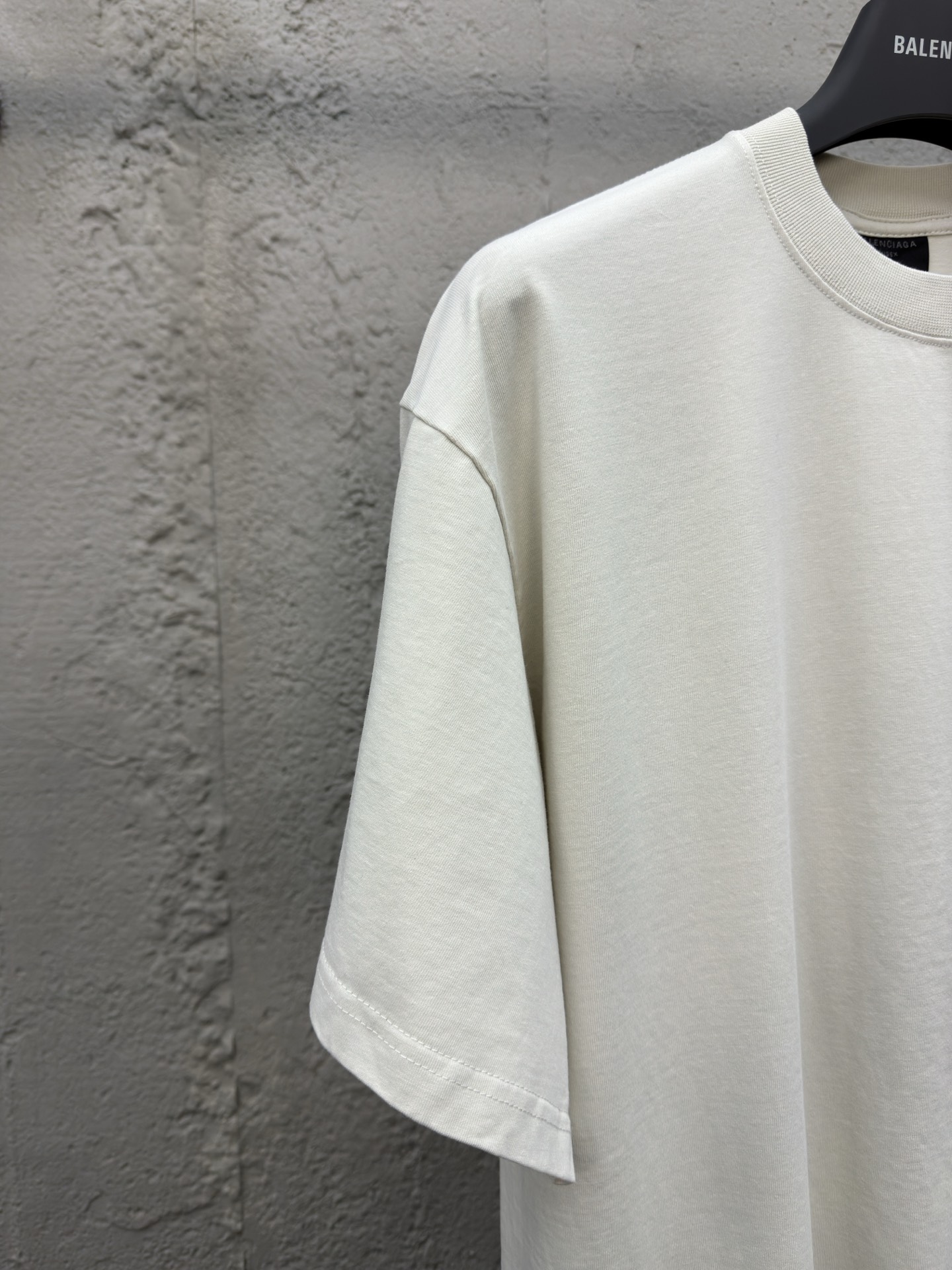 Balenciaga 钥匙徽章印花短袖 4