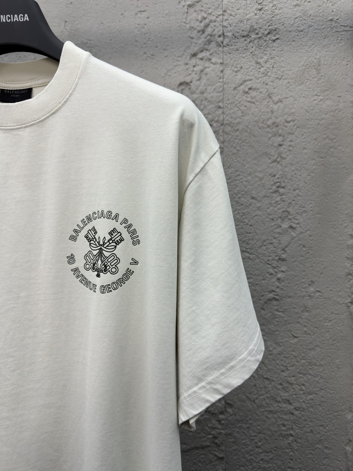 Balenciaga 钥匙徽章印花短袖 5
